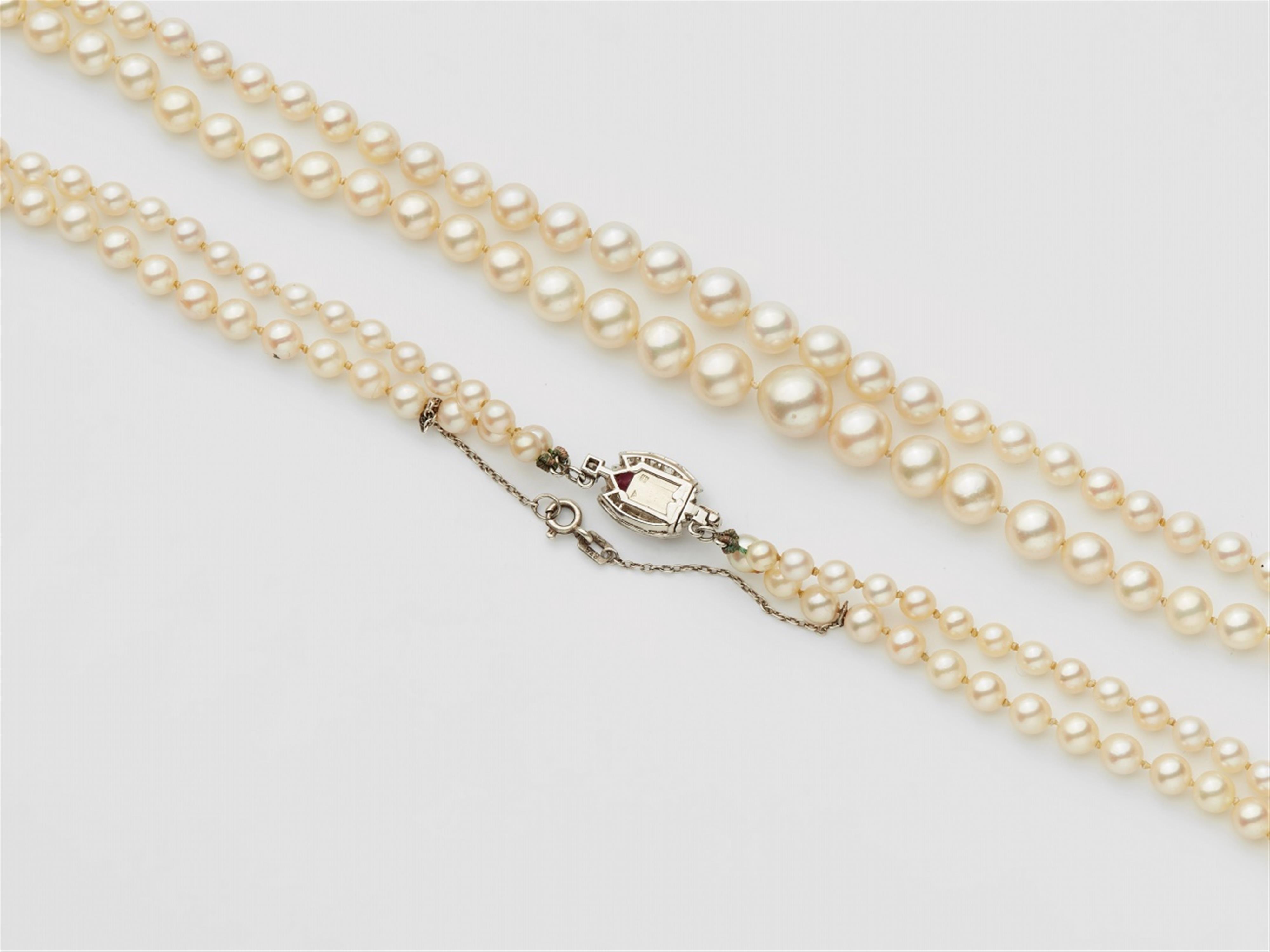 A French pearl necklace with a diamond and rubelite clasp - image-2