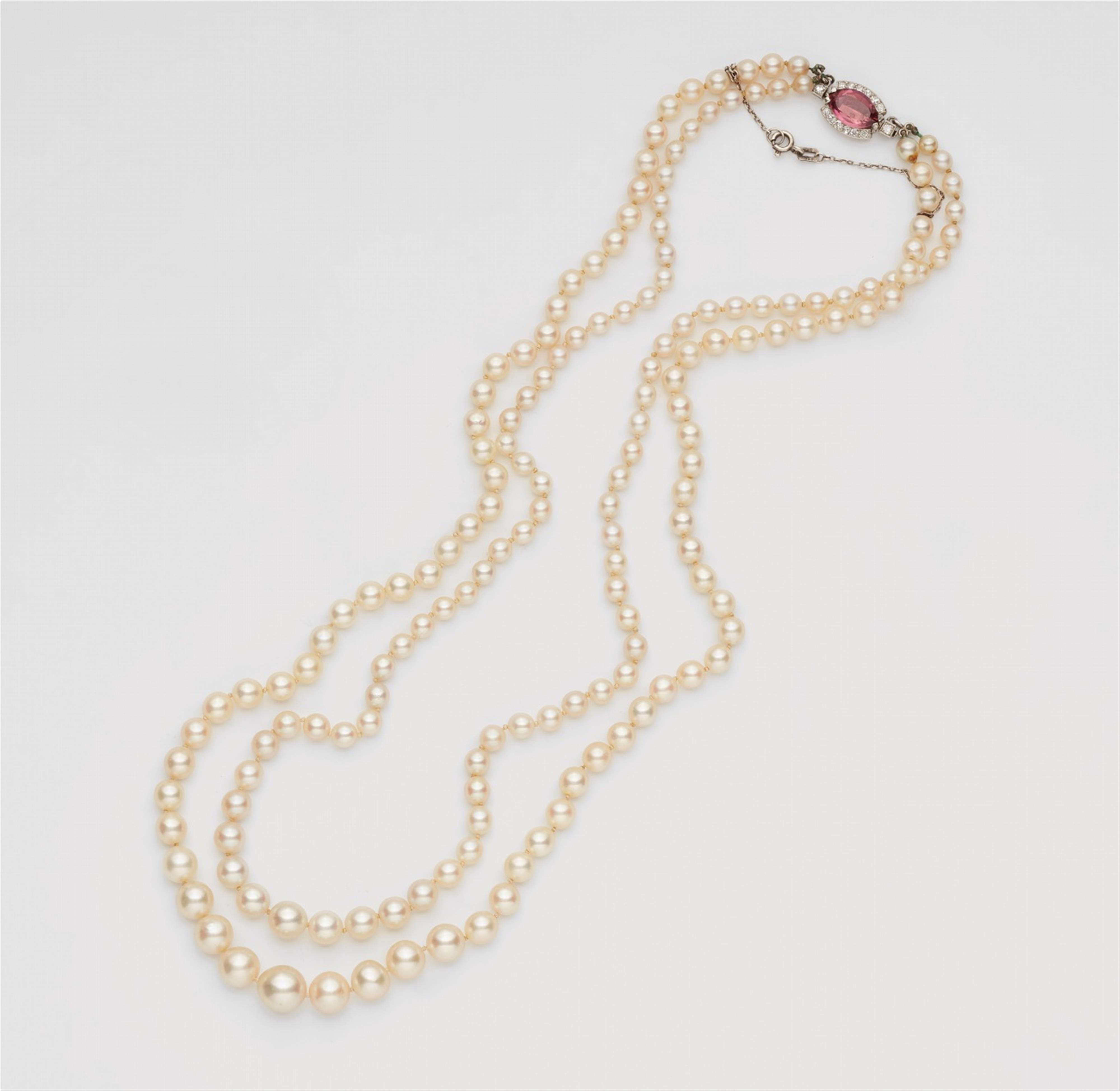 A French pearl necklace with a diamond and rubelite clasp - image-3