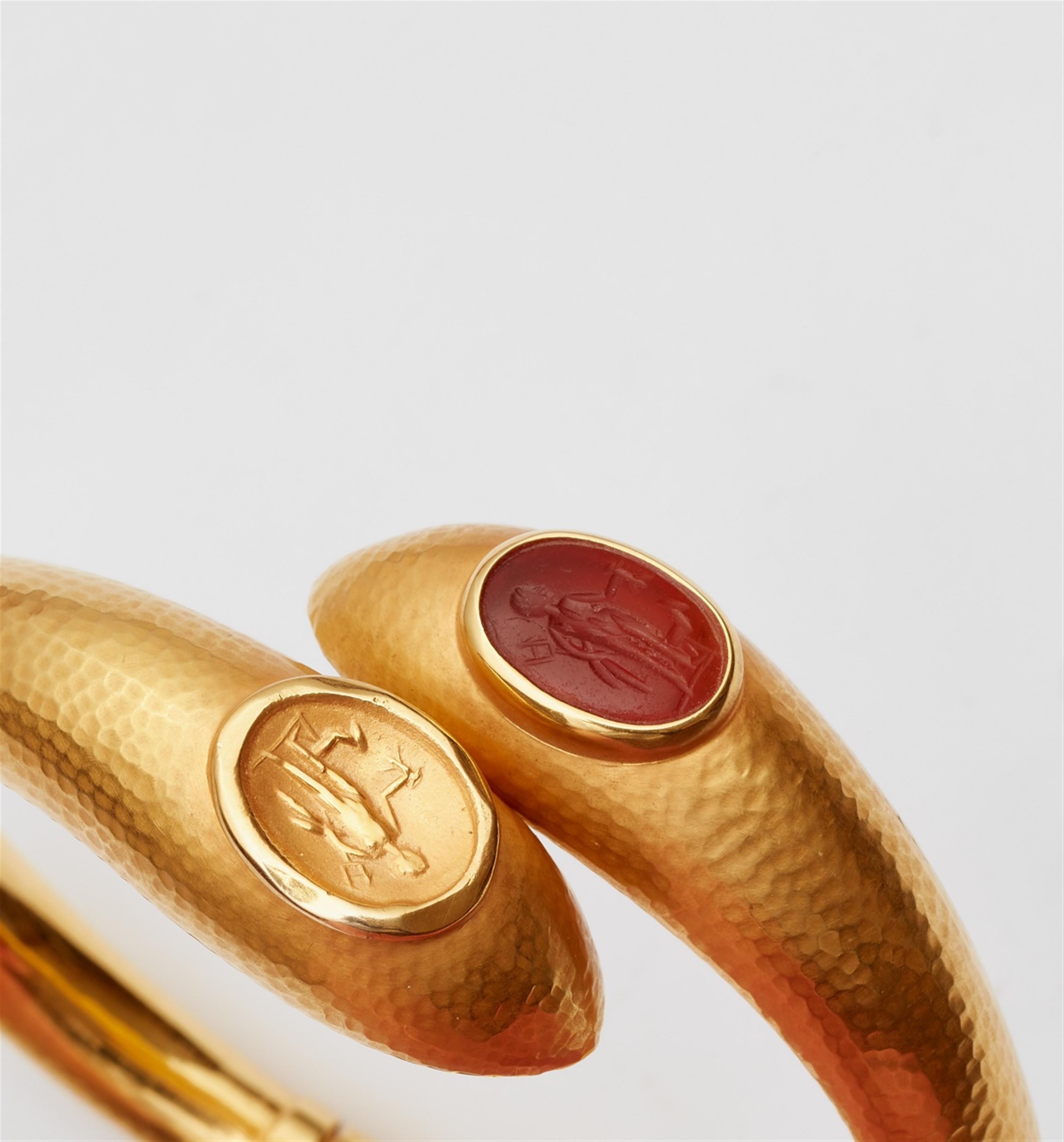 A 21k gold bangle with a Graeco-Bactrian carnelian intaglio and its impression - image-4
