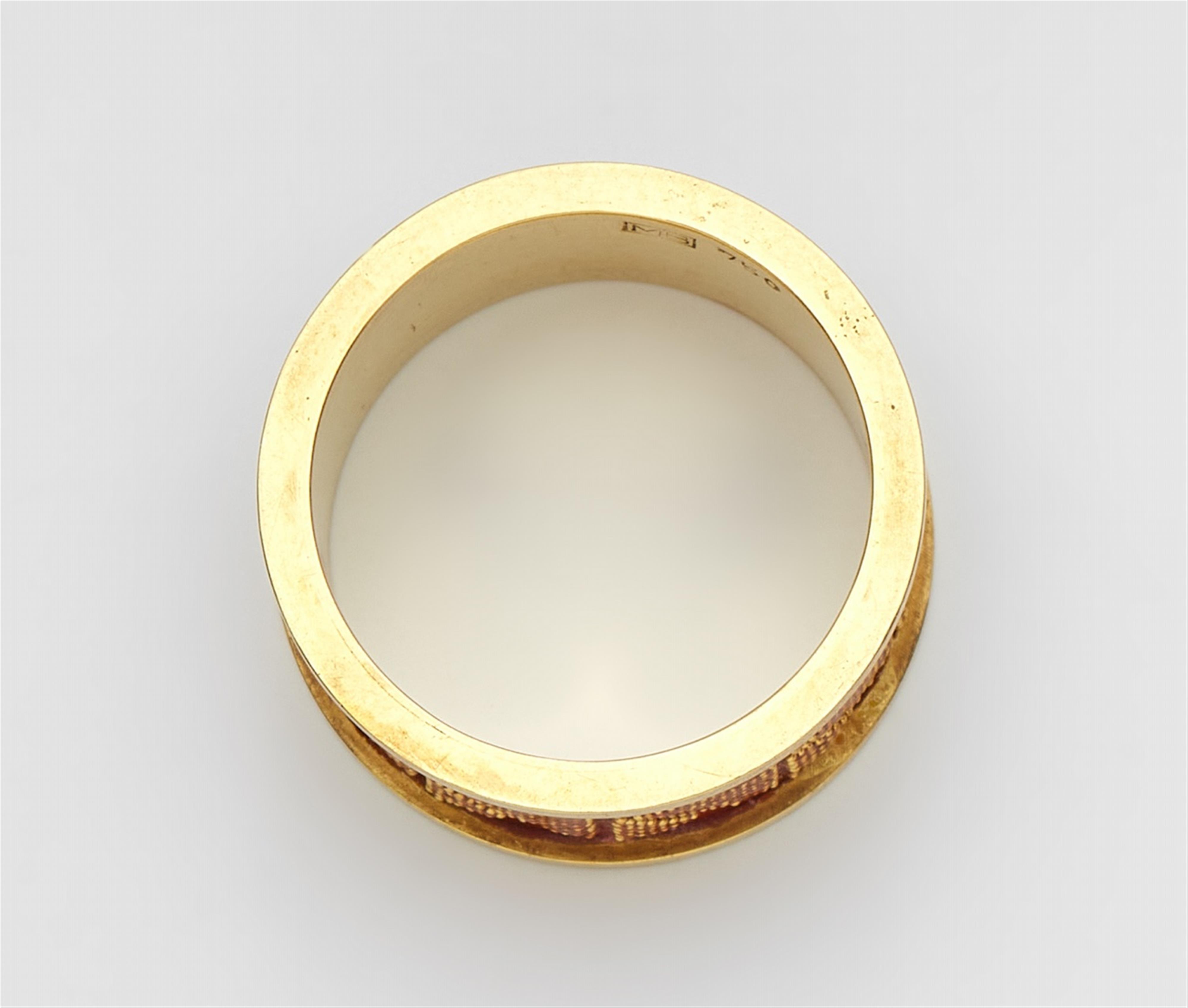 An 18k gold and enamel ring with granulation - image-2