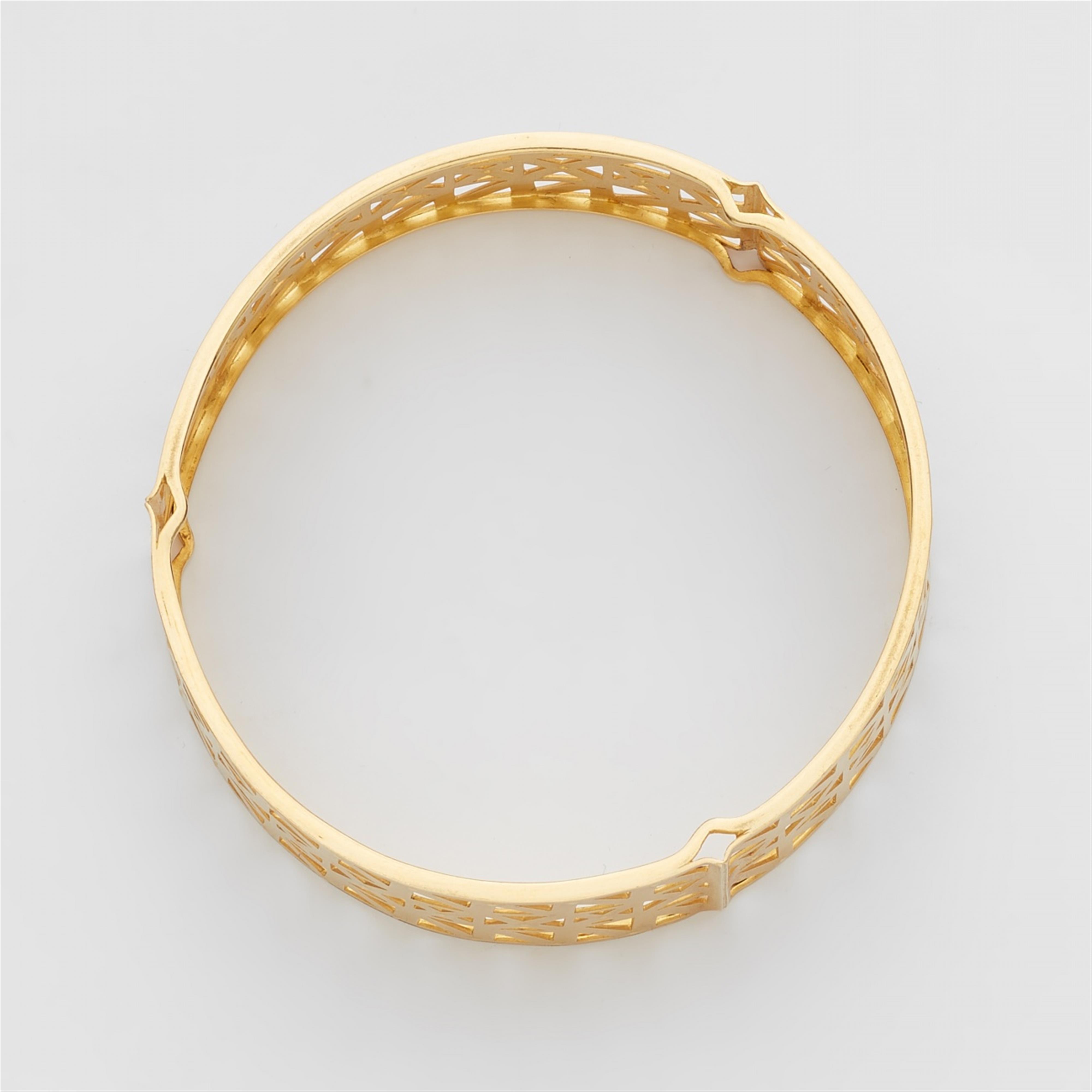 An 18k gold bangle - image-2