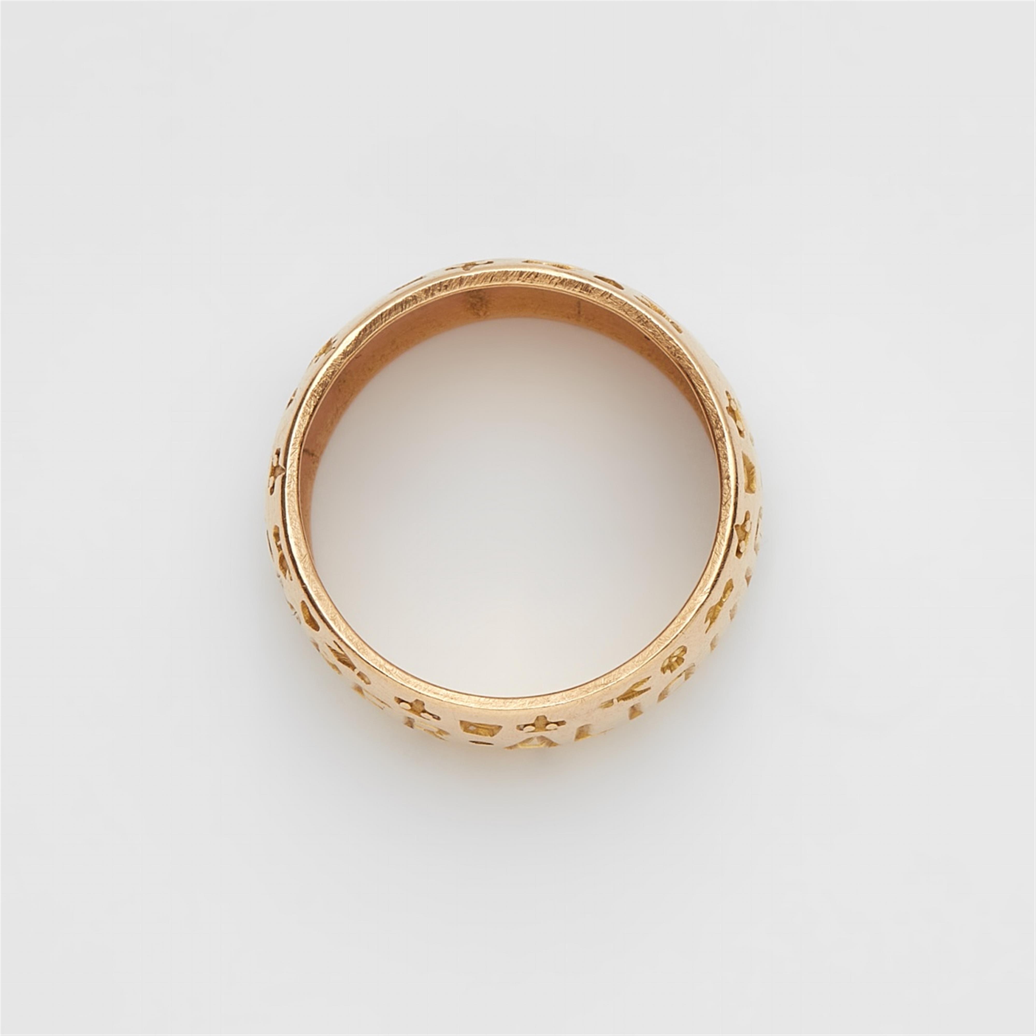 An 18k gold gentleman's friendship ring - image-2