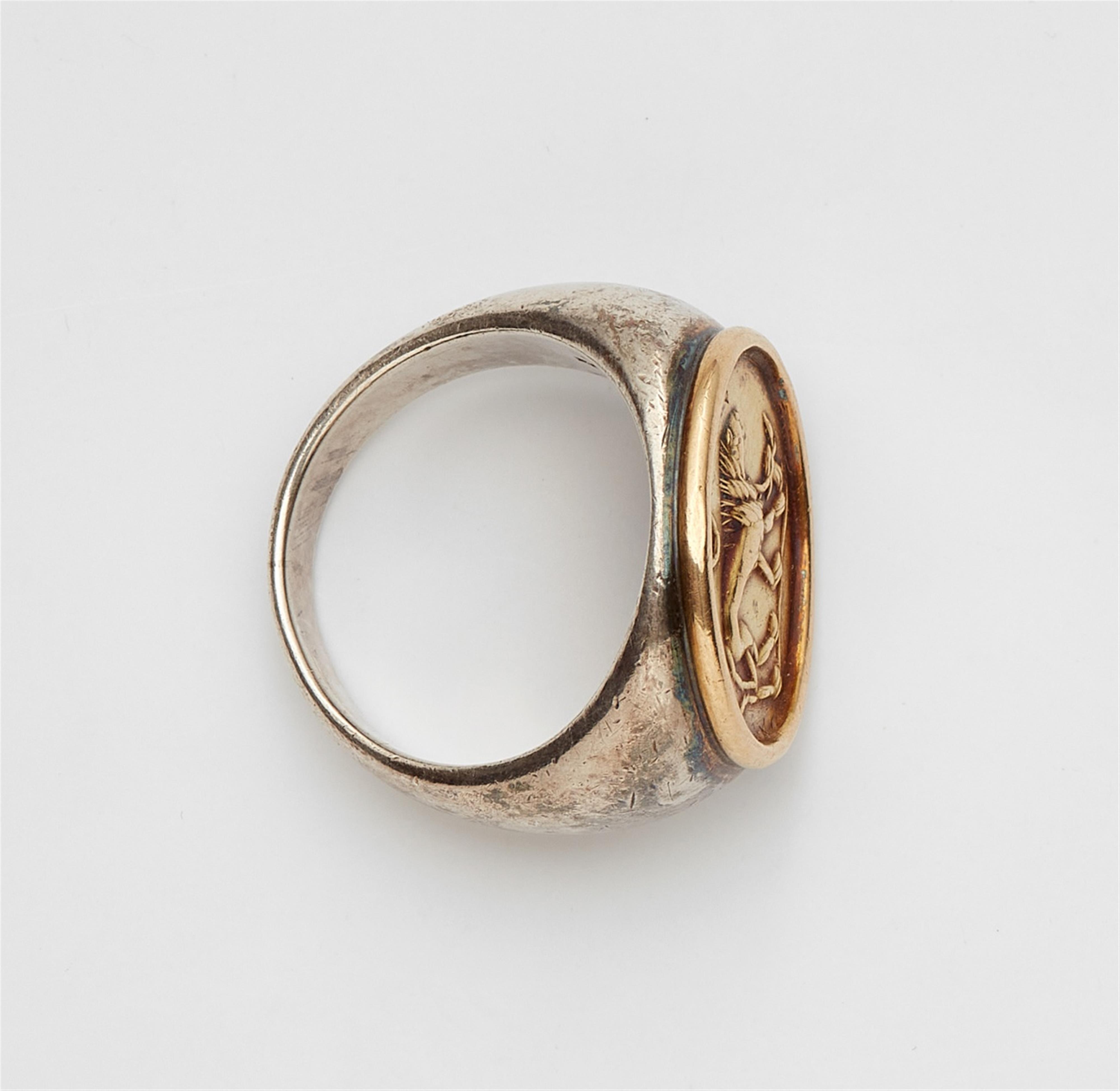 A Sterling silver ring with a gold intaglio cast - image-2