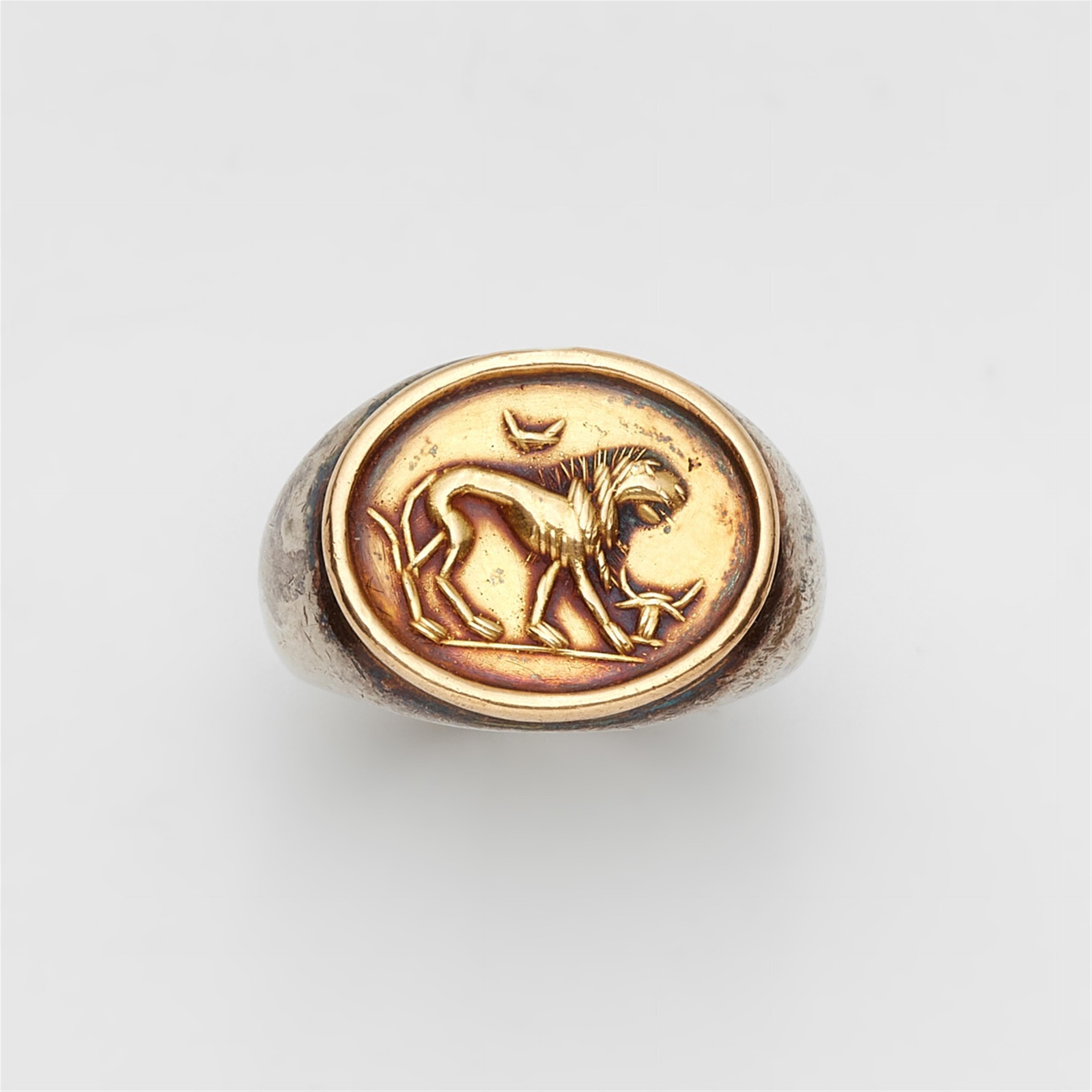 A Sterling silver ring with a gold intaglio cast - image-1