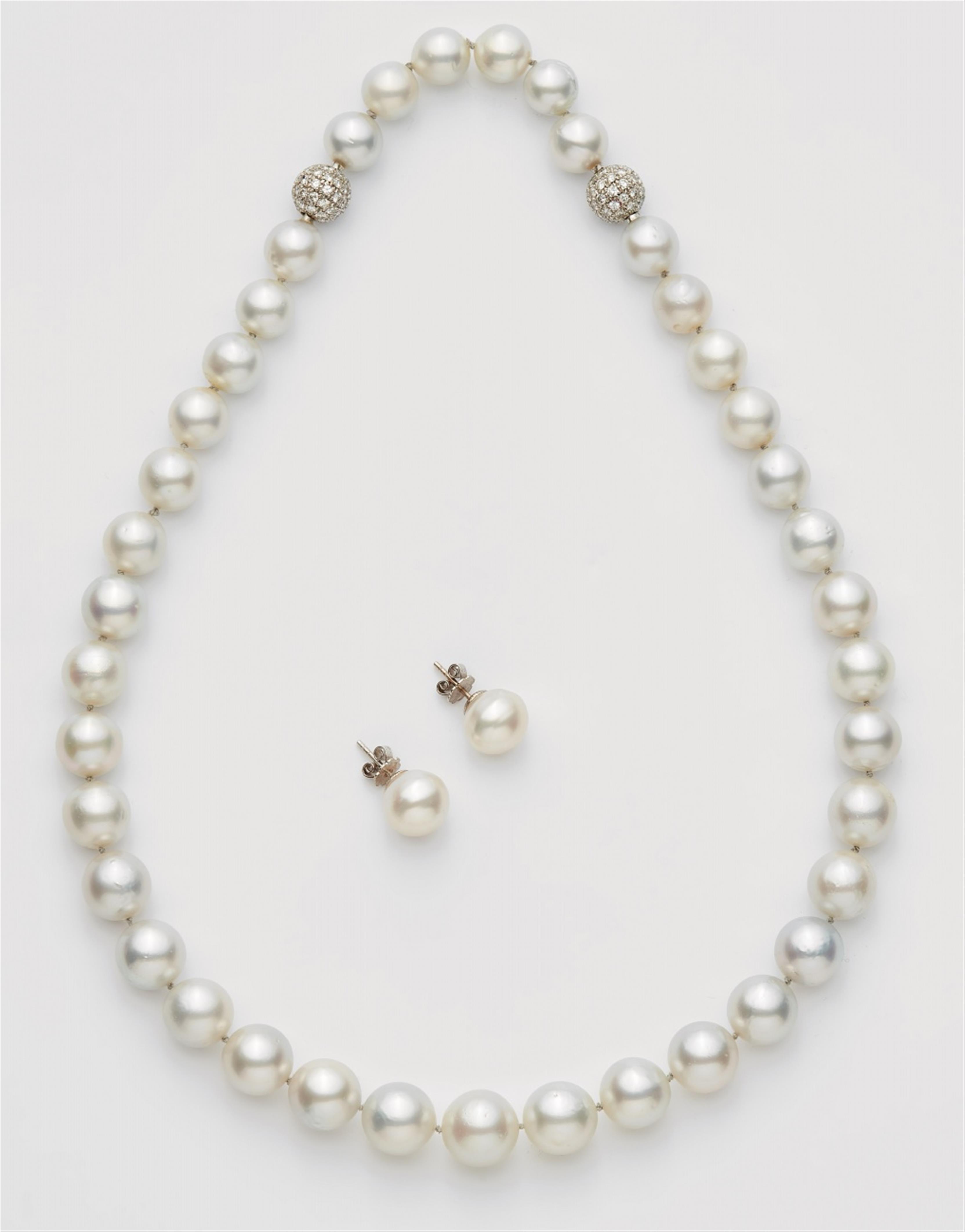A South Sea pearl necklace and matching pair of earrings - image-1