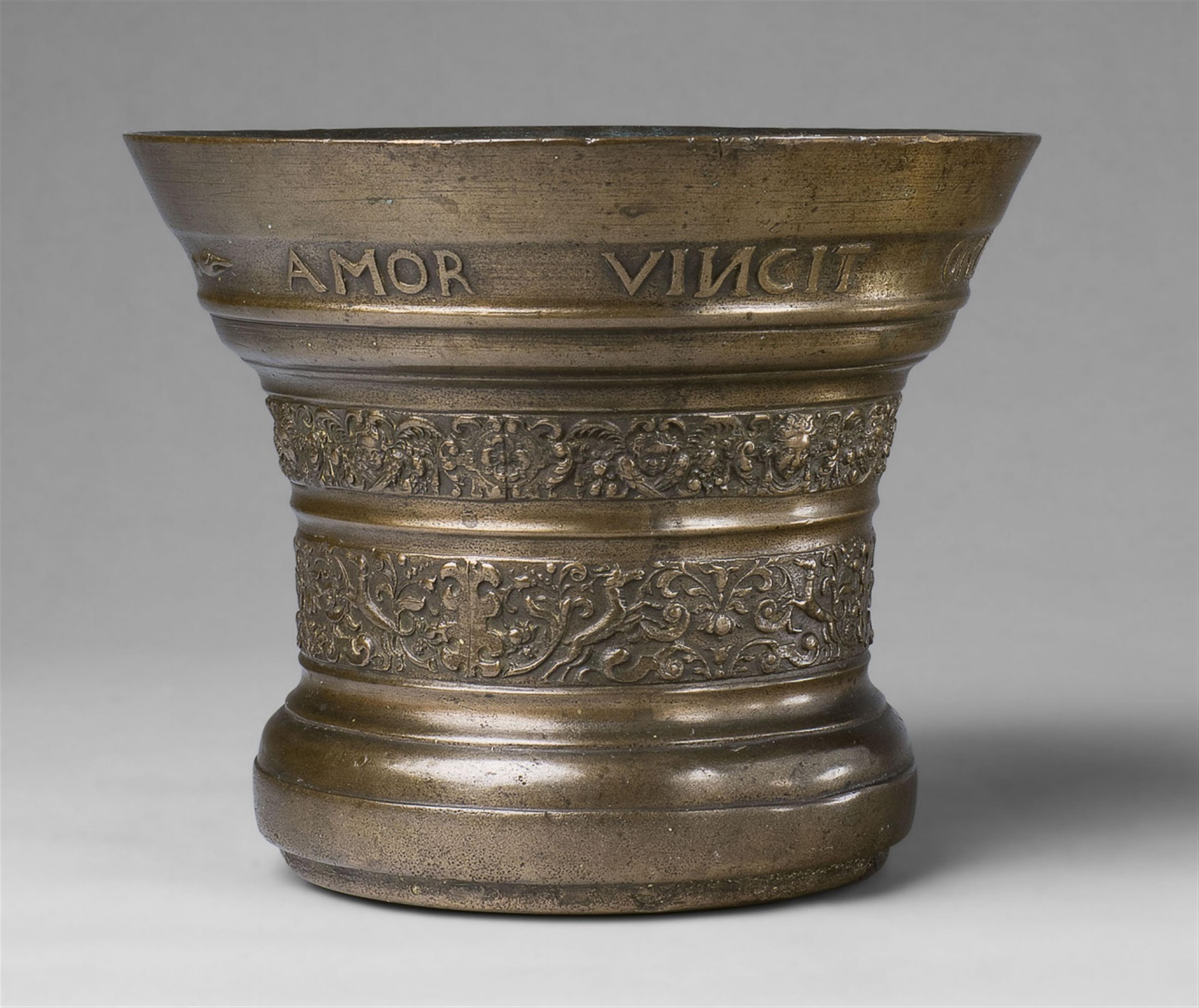 A magnificent Netherlandish mortar with a romantic inscription - image-1
