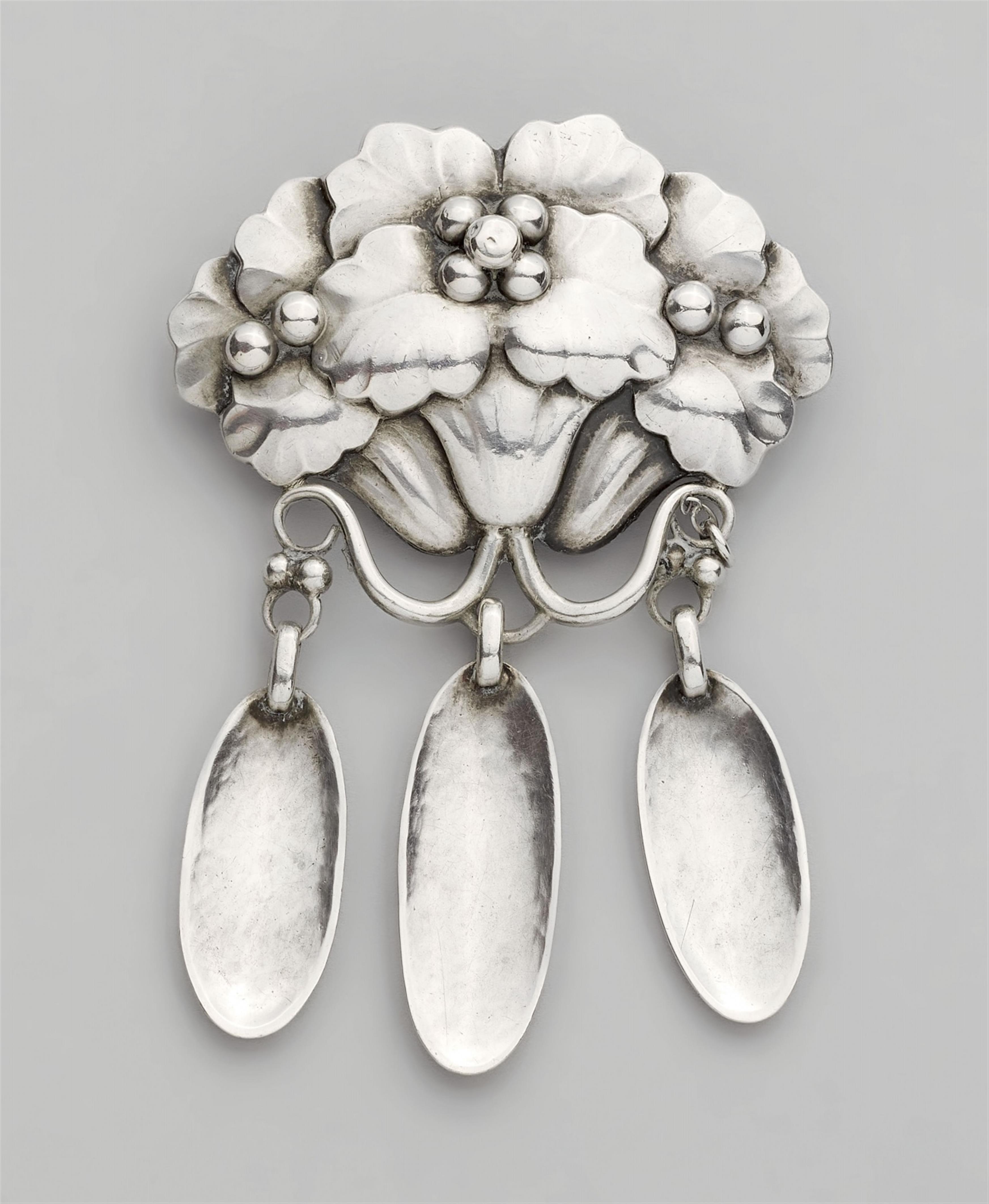 A Jugendstil silver pin by Georg Jensen, model no. 122 - image-1