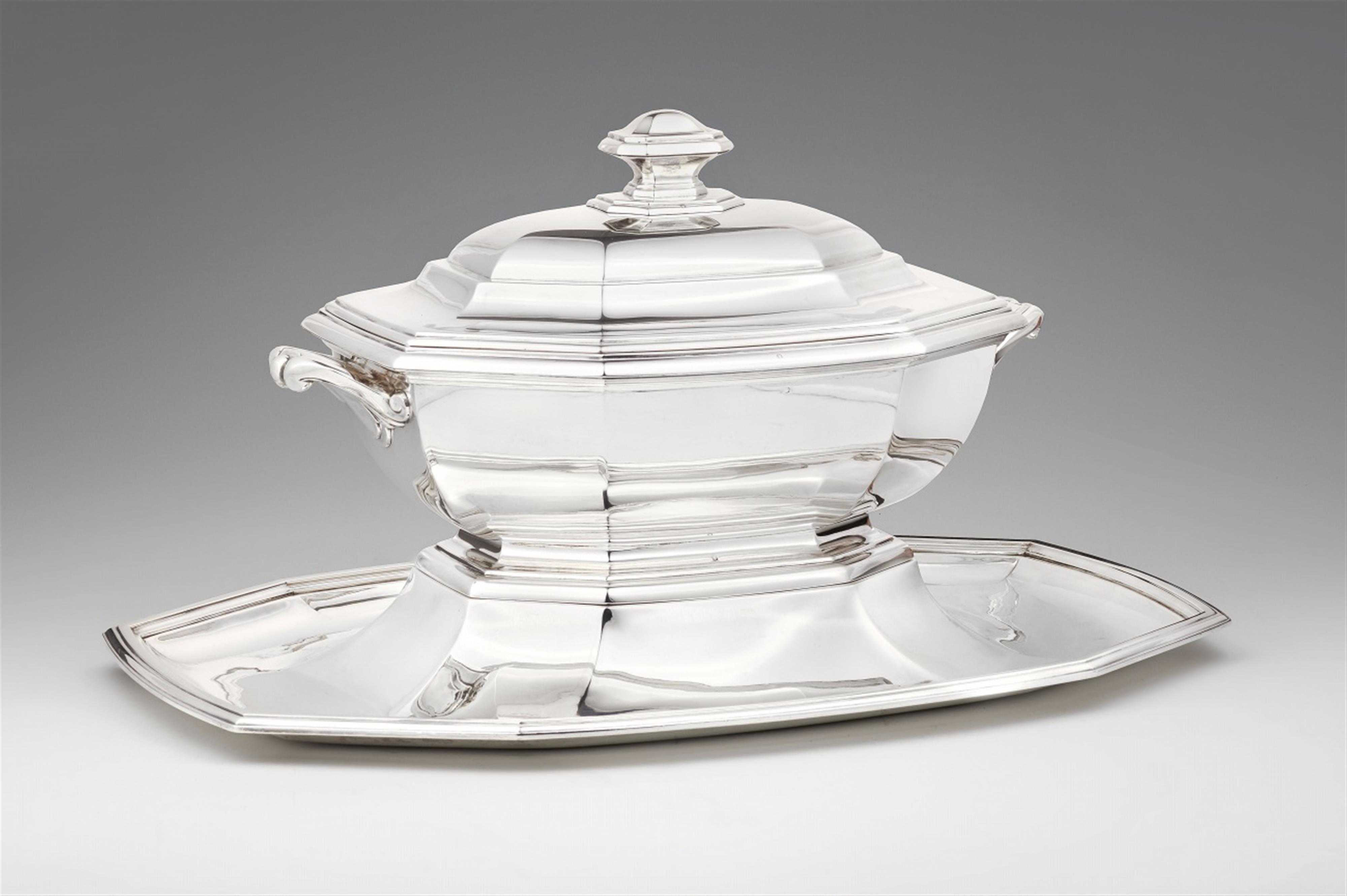 A large Art Deco silver tureen and stand - image-1