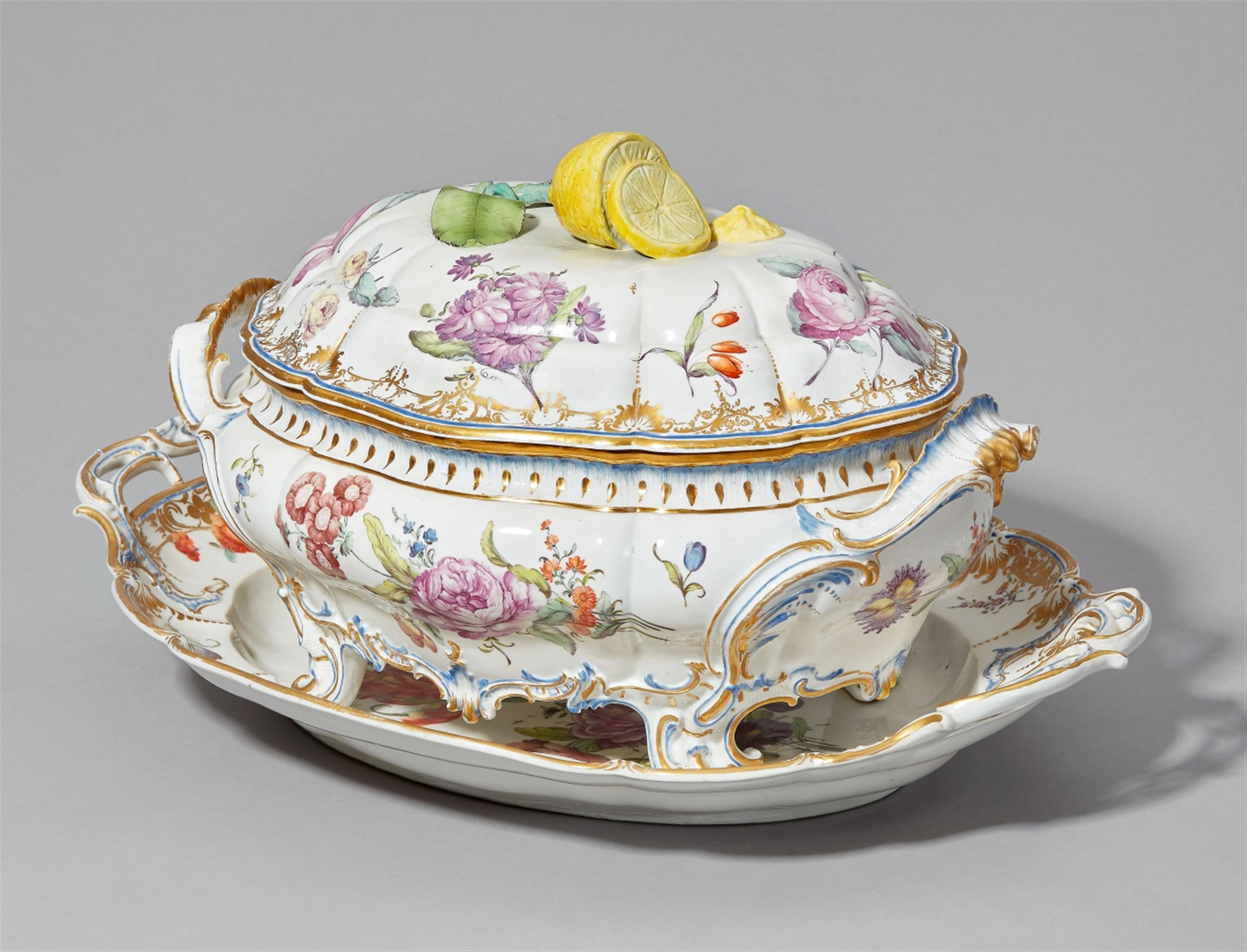 A Nymphenburg porcelain tureen with original stand  - image-3