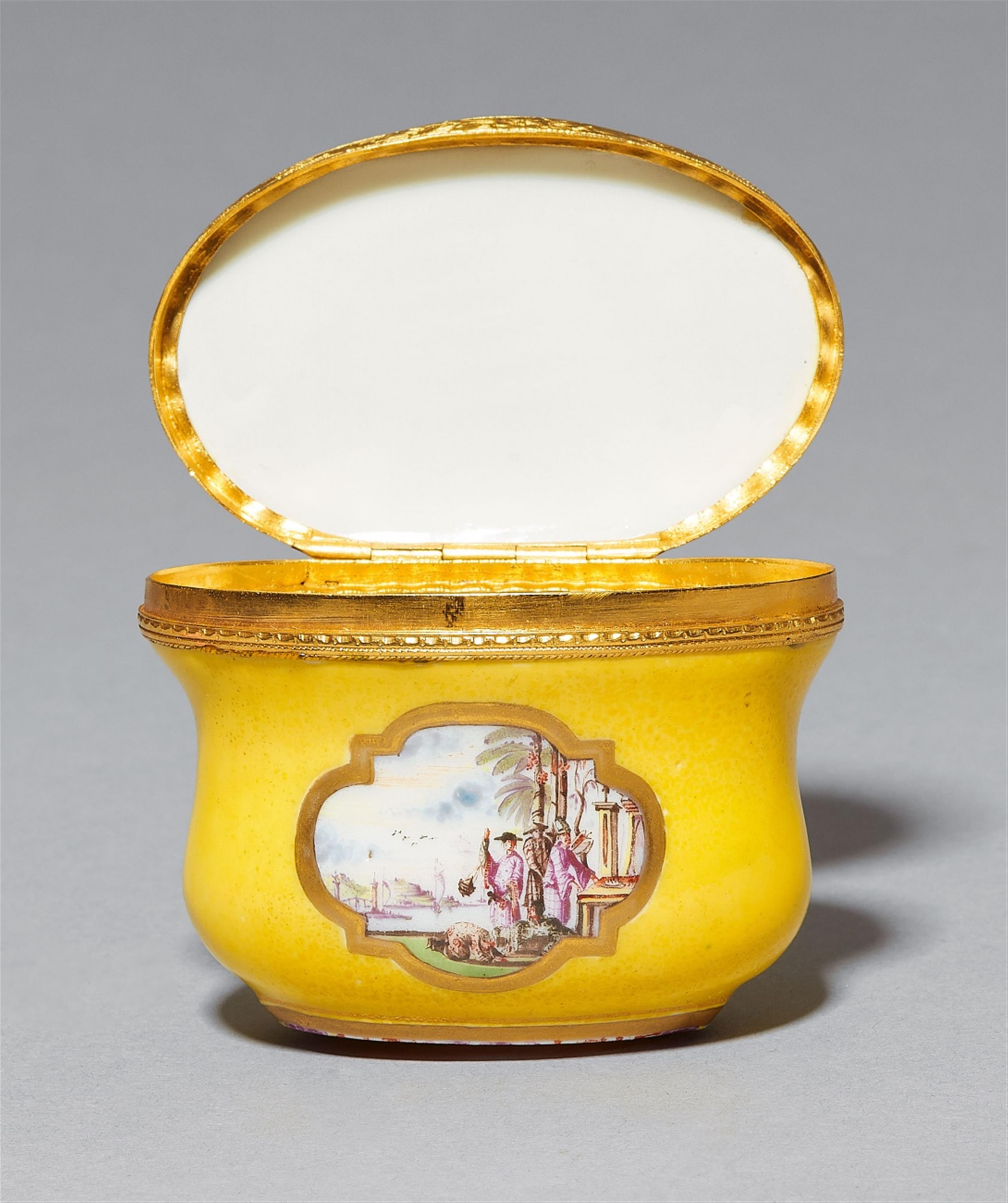 A Meissen porcelain snuff box with a portrait of Augustus the Strong - image-2