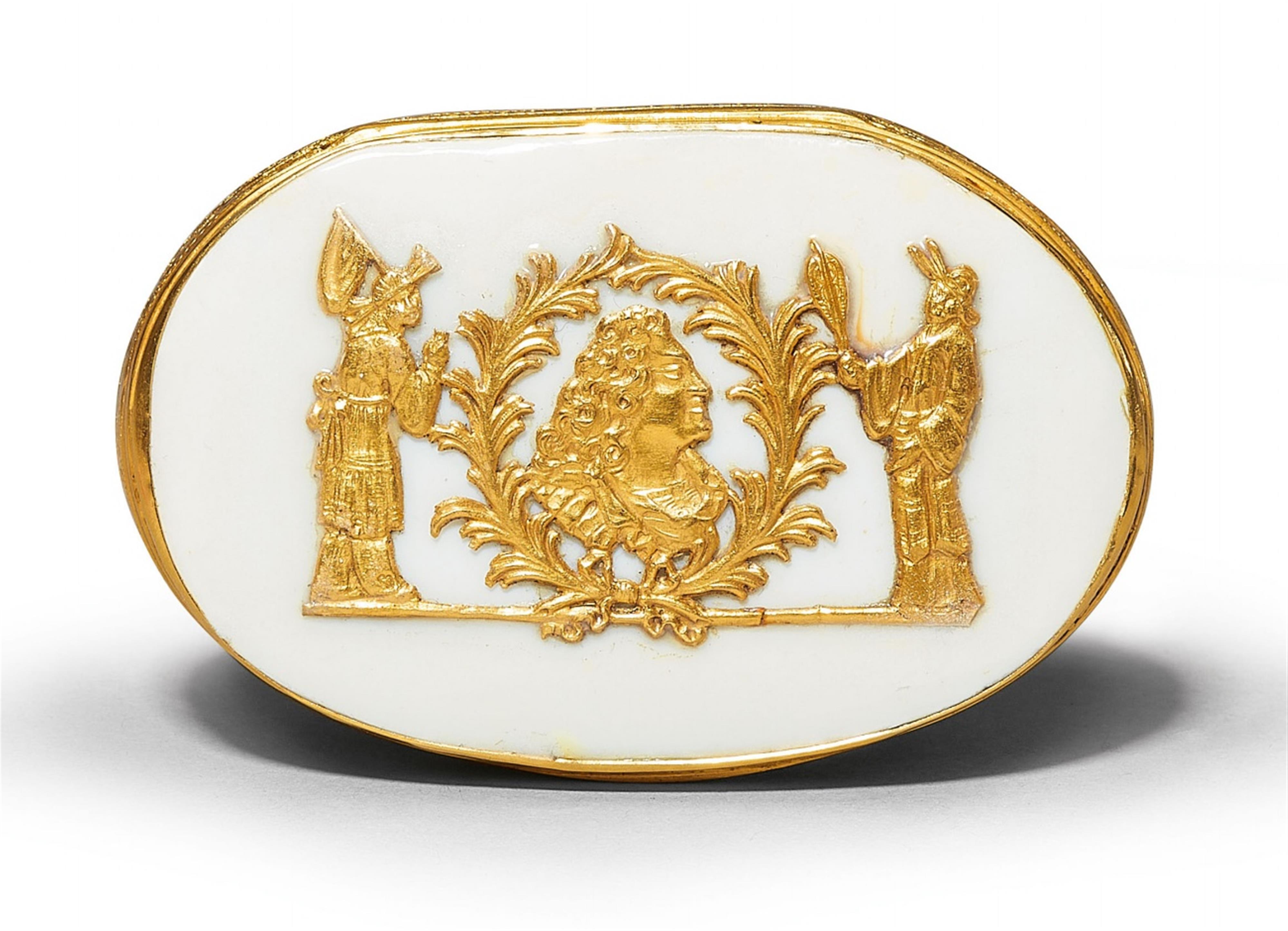 A Meissen porcelain snuff box with a portrait of Augustus the Strong - image-5