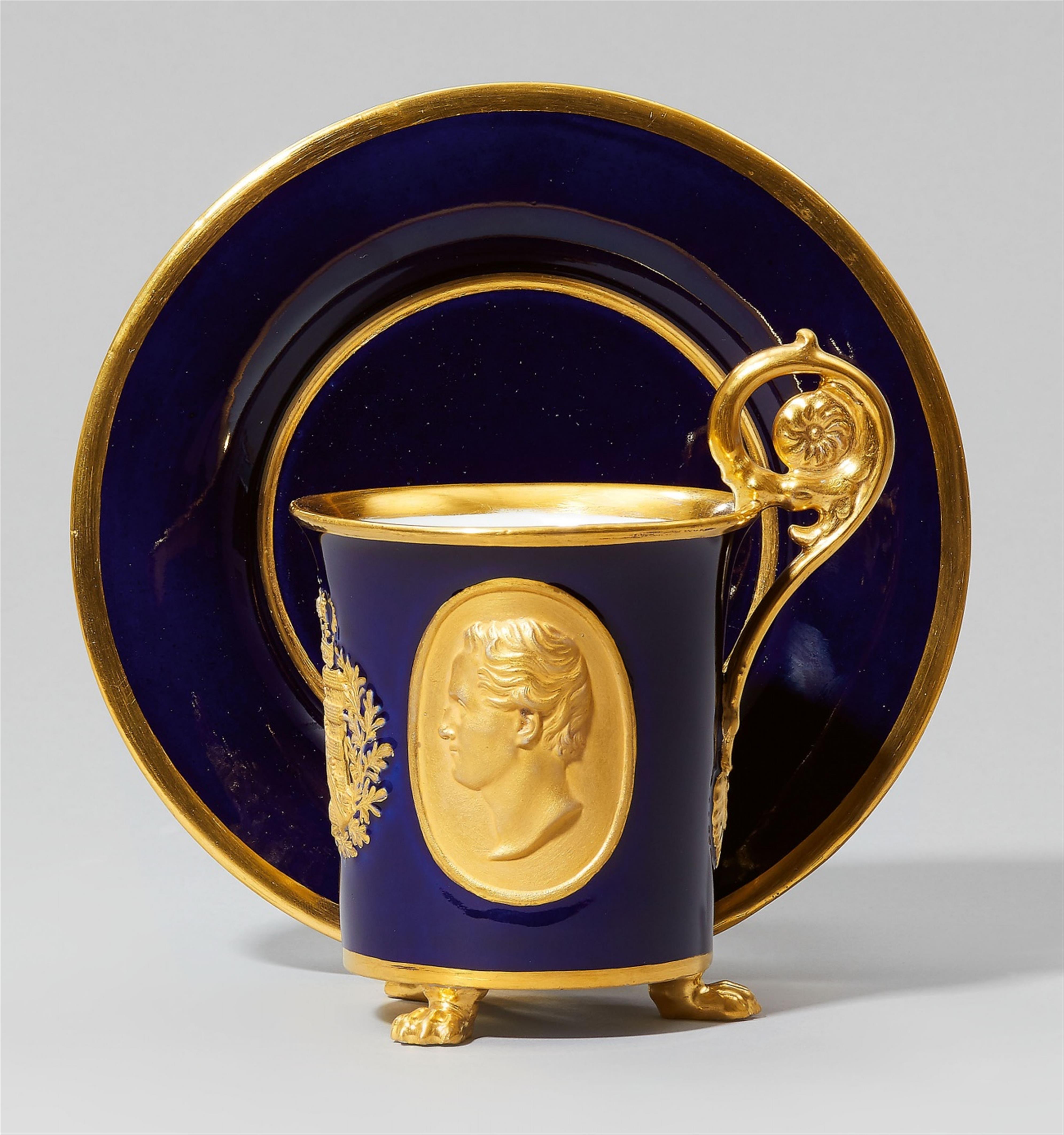 A Meissen porcelain cup with portraits of Friedrich August II of Saxony and Maria Anna of Bavaria - image-1
