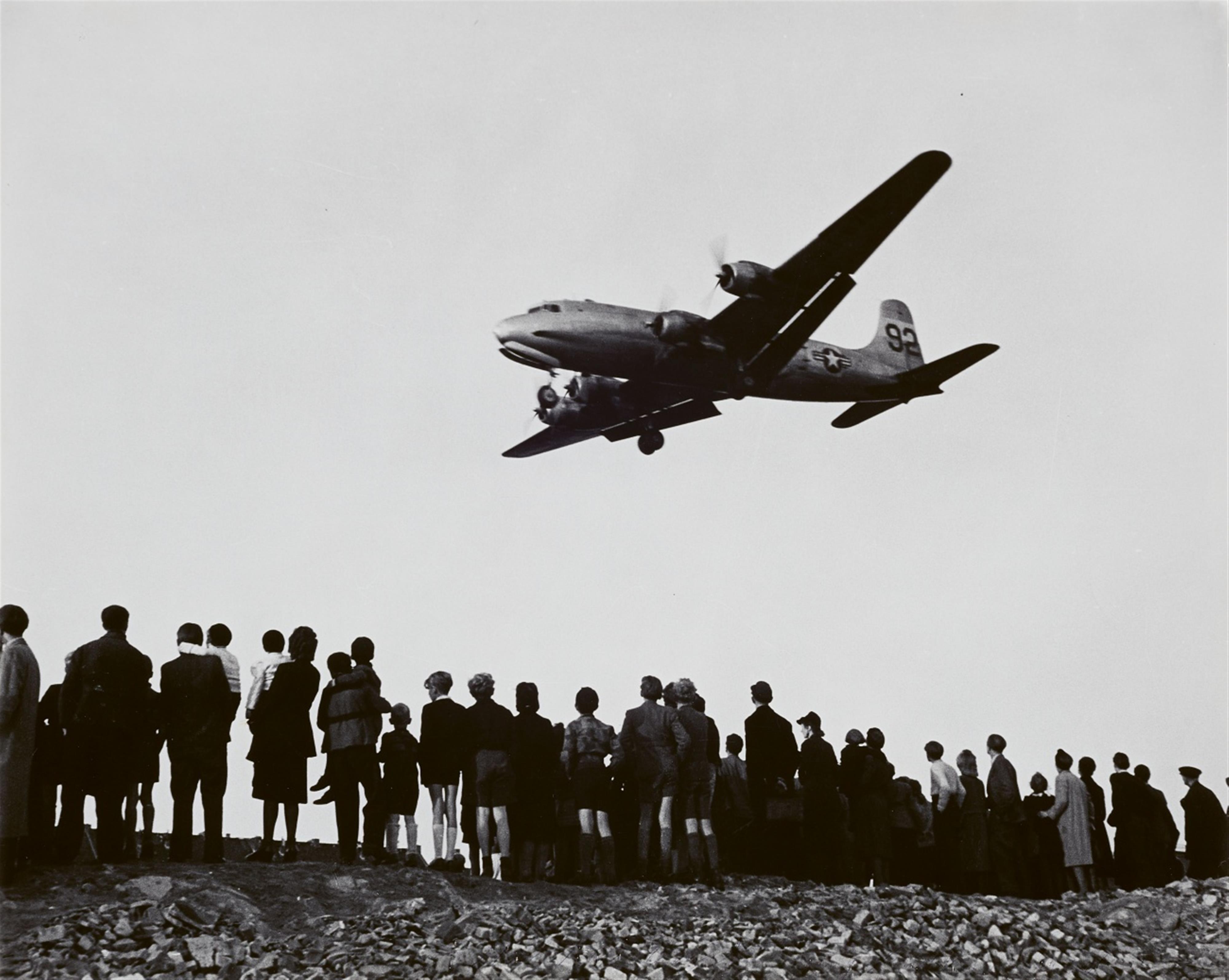 Tony Vaccaro - The Berlin Airlift, C-54 - image-1