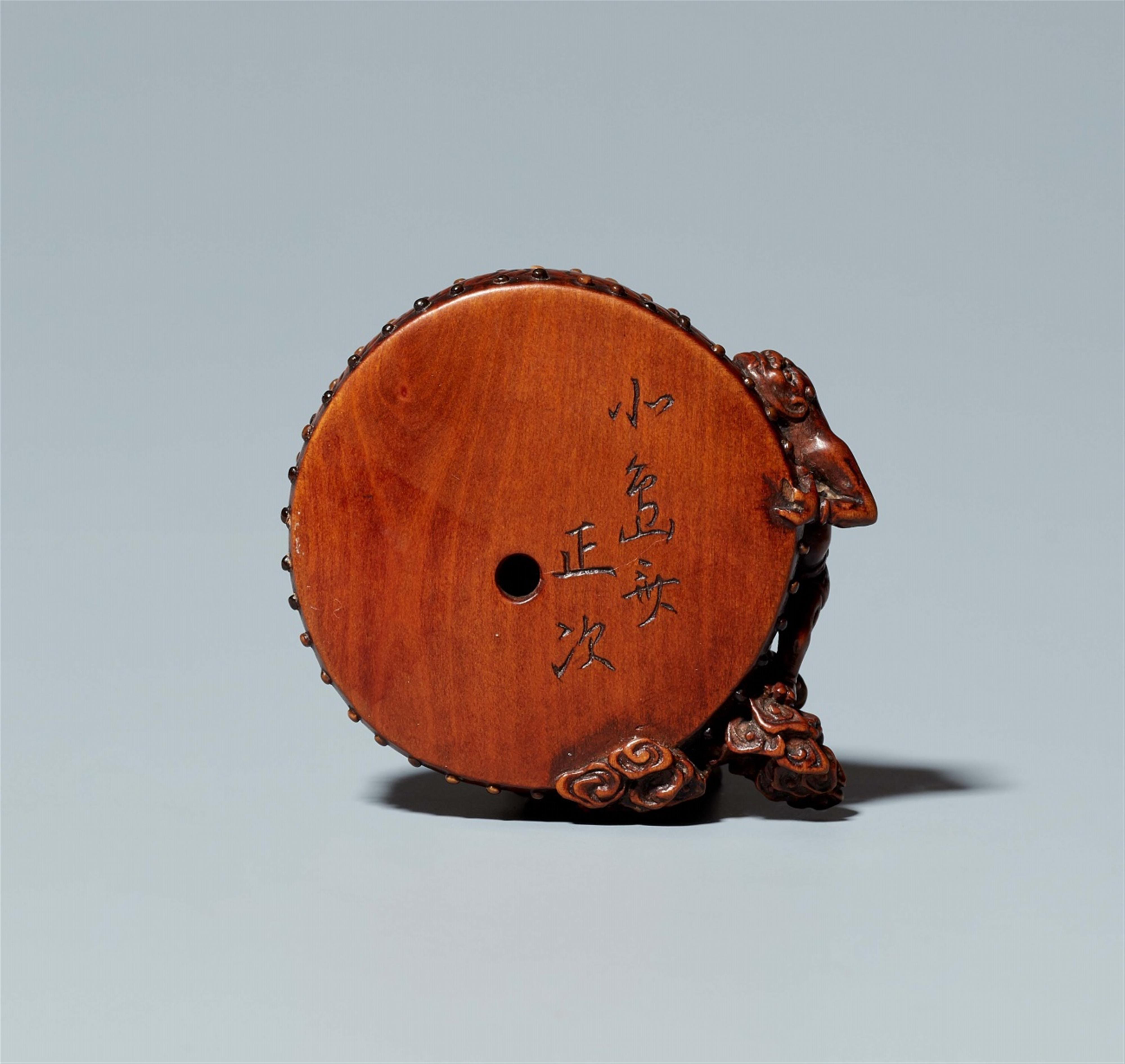 A Tokyo school boxwood netsuke of Raiden on a drum, by Masatsugu. Mid-19th century - image-4