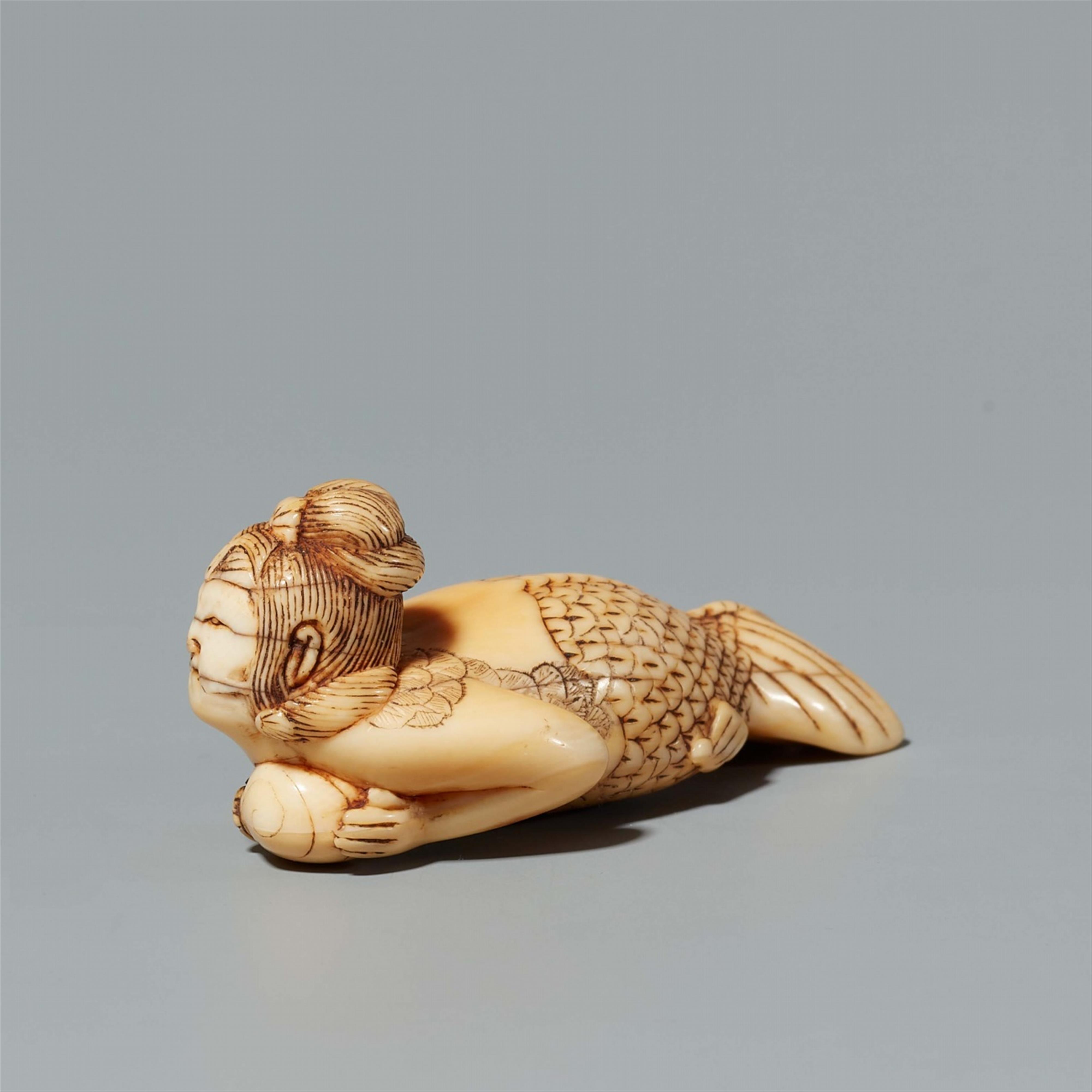 An ivory netsuke of a mermaid with a pearl. 18th century - image-4