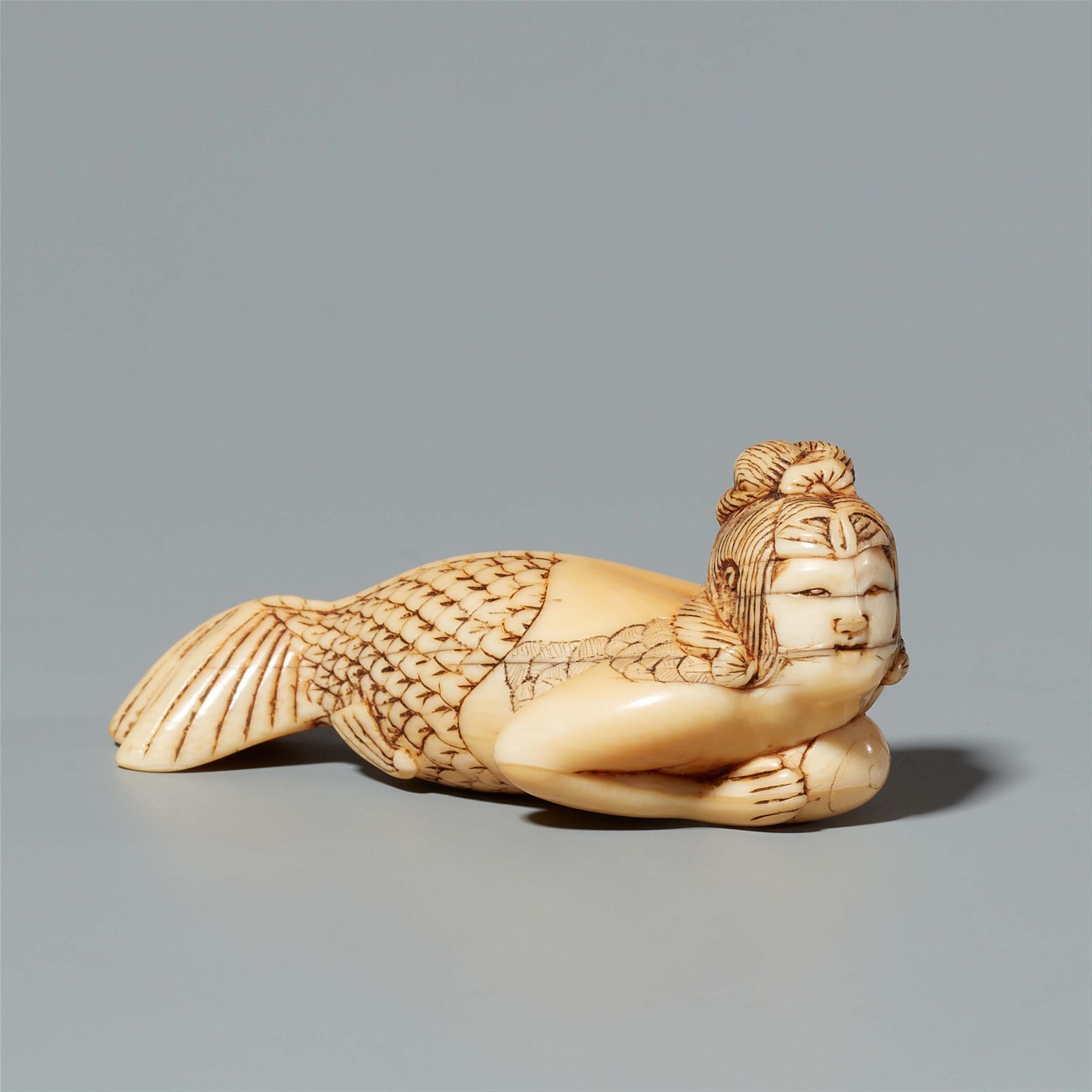 An ivory netsuke of a mermaid with a pearl. 18th century - image-1
