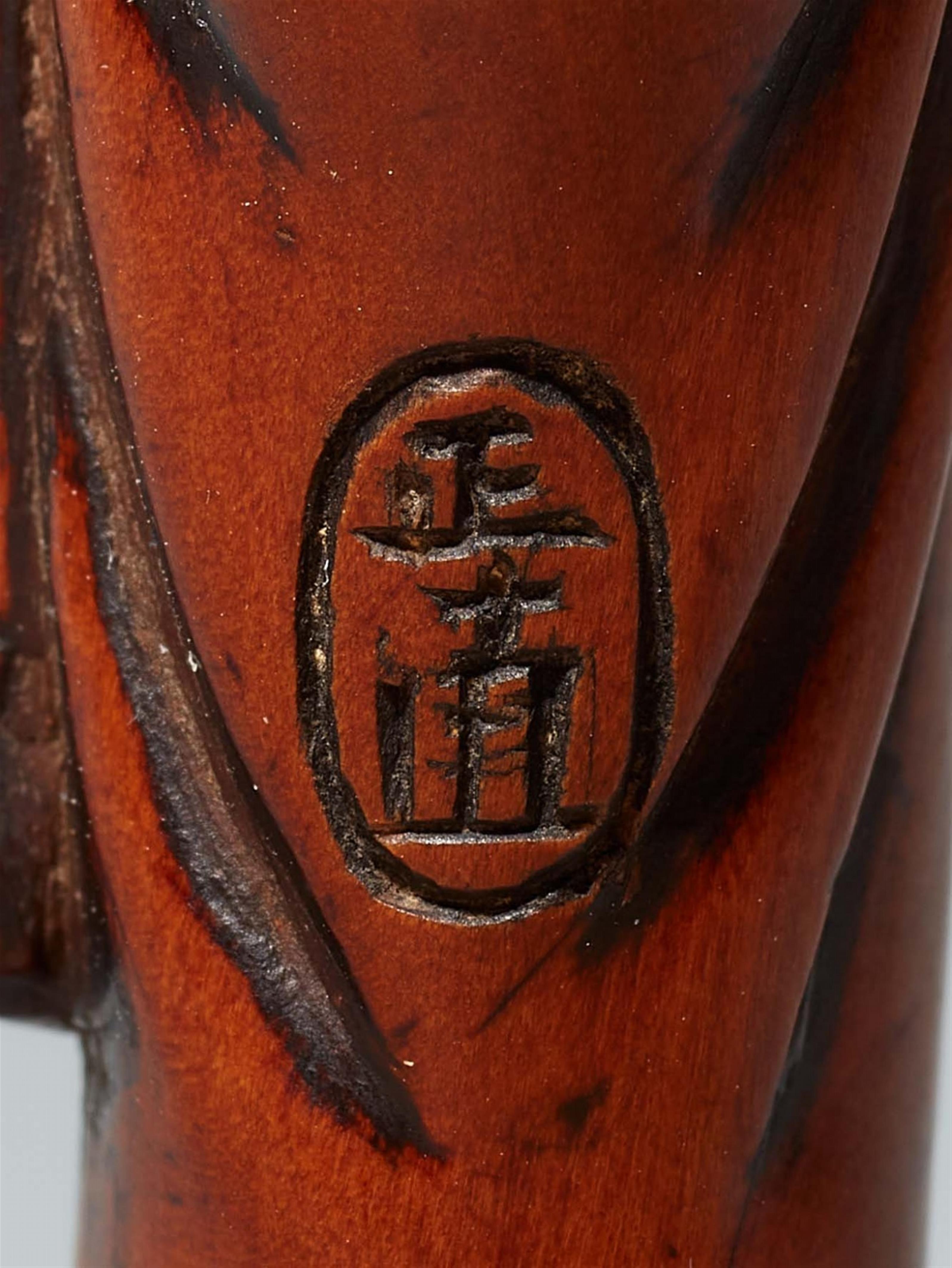 A boxwood netsuke of a Komusô monk. Around 1800 - image-6