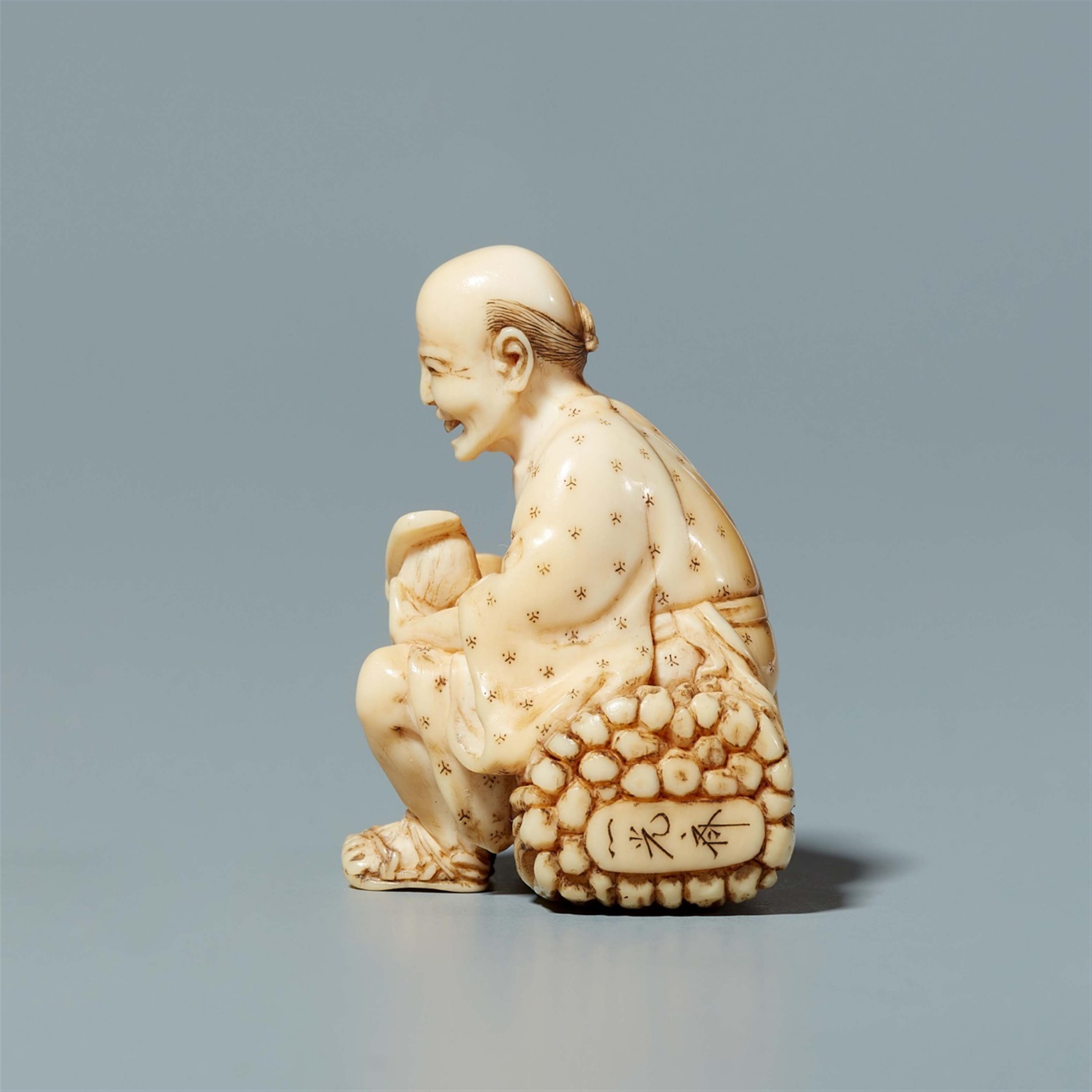 An ivory netsuke of a farmer seated on a bundle, by Ikkosai. Second half 19th century - image-4