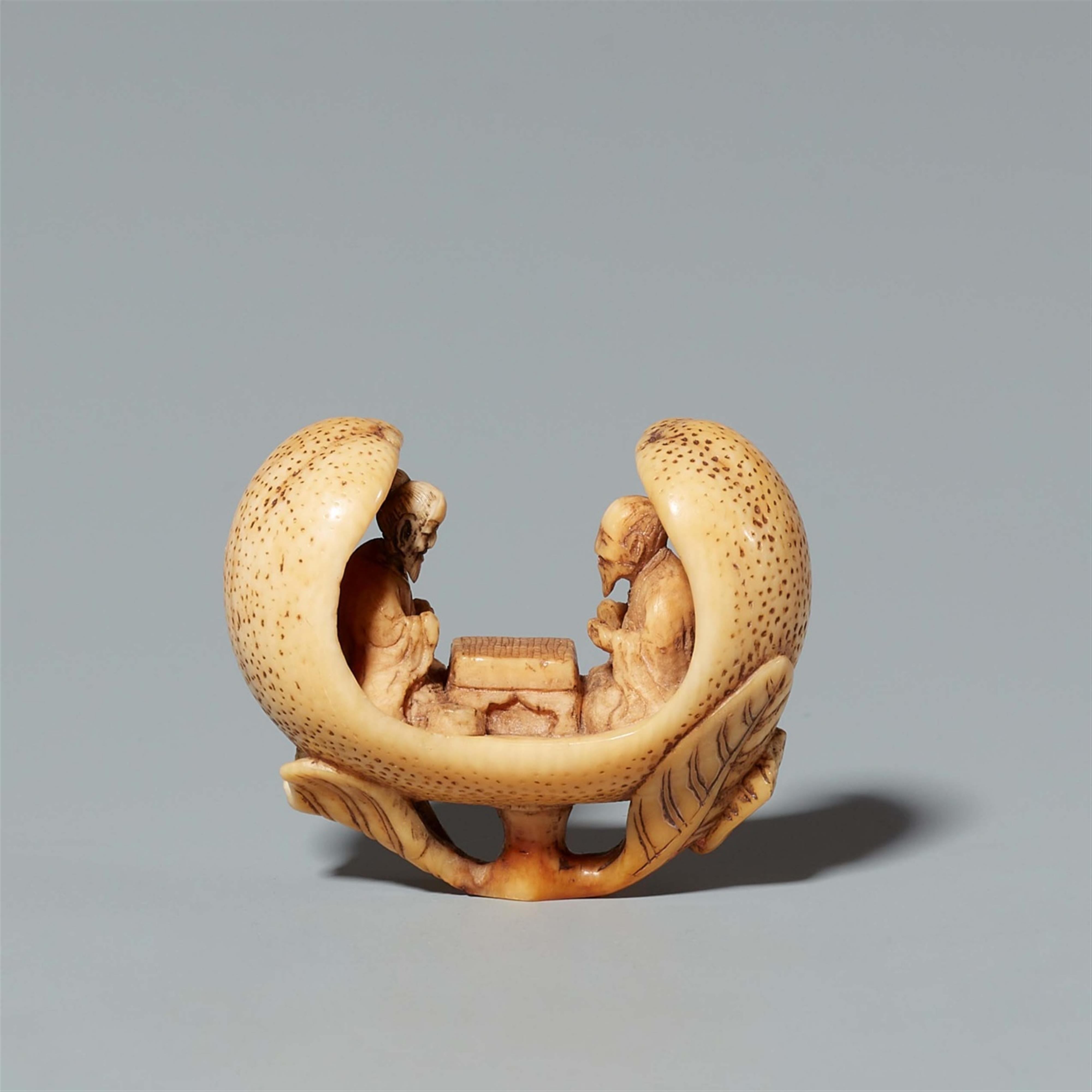 An ivory netsuke of go players in a peach. First half 19th century - image-1