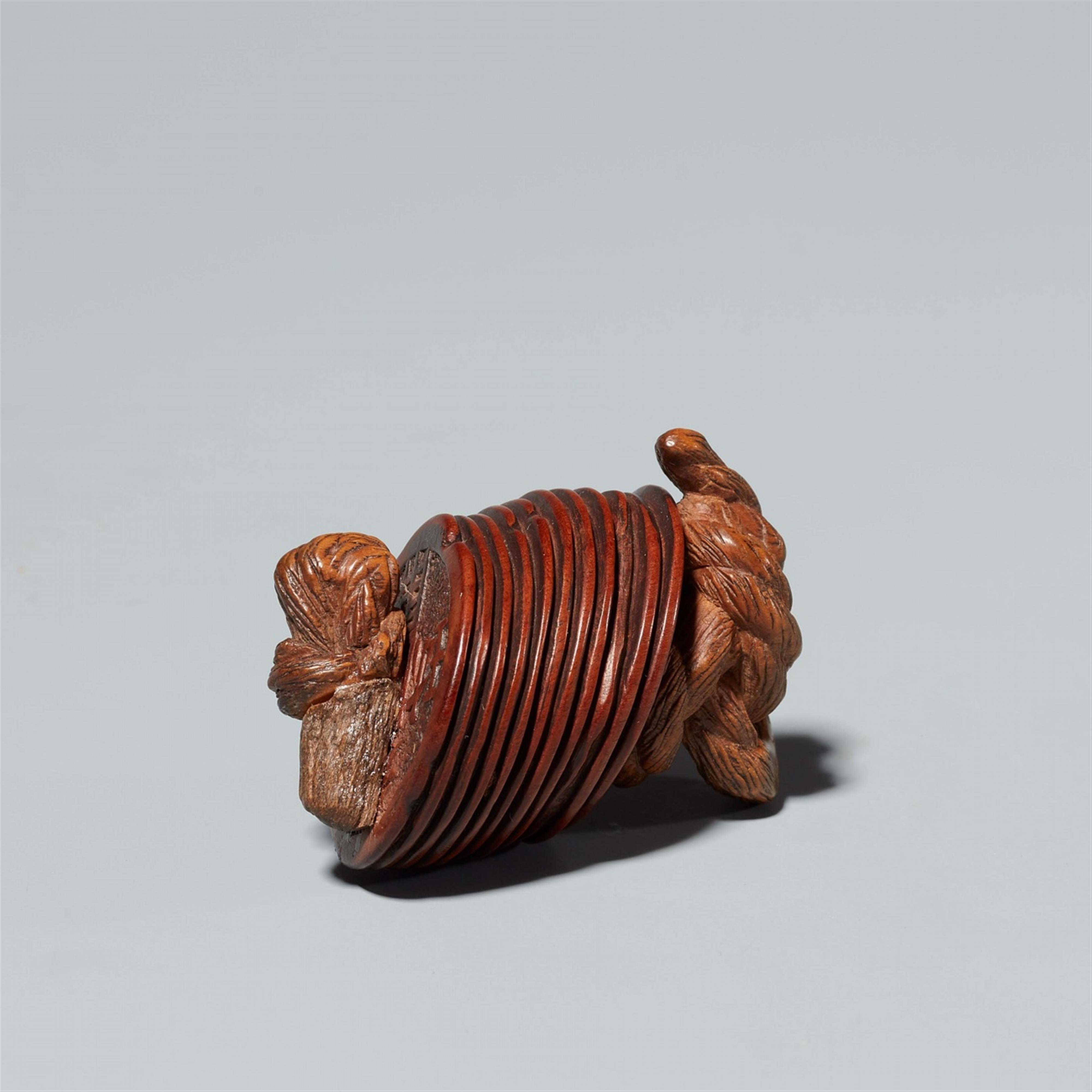 An Ise school wood netsuke of a coin chain, by Masanao. Mid-19th century - image-2