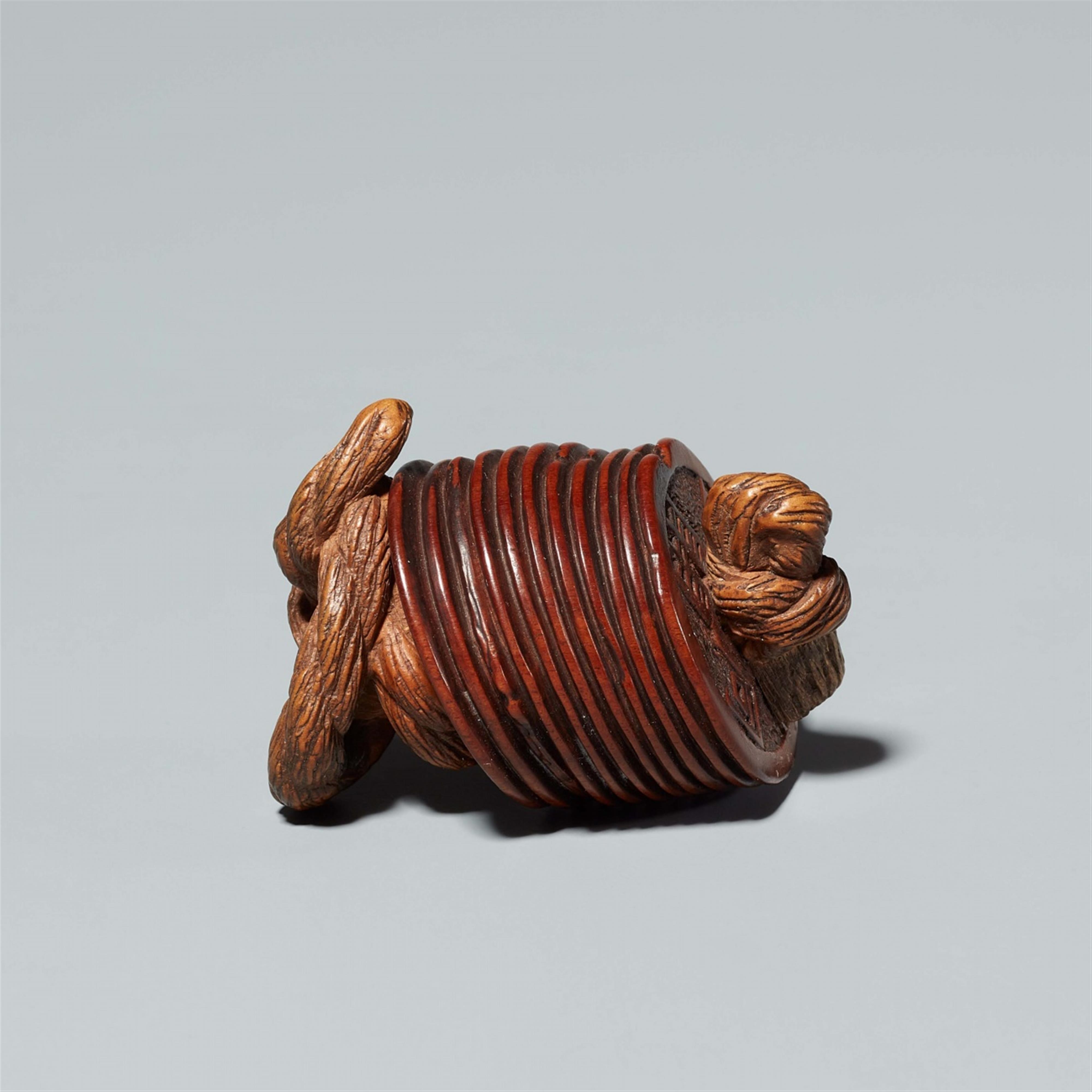 An Ise school wood netsuke of a coin chain, by Masanao. Mid-19th century - image-1