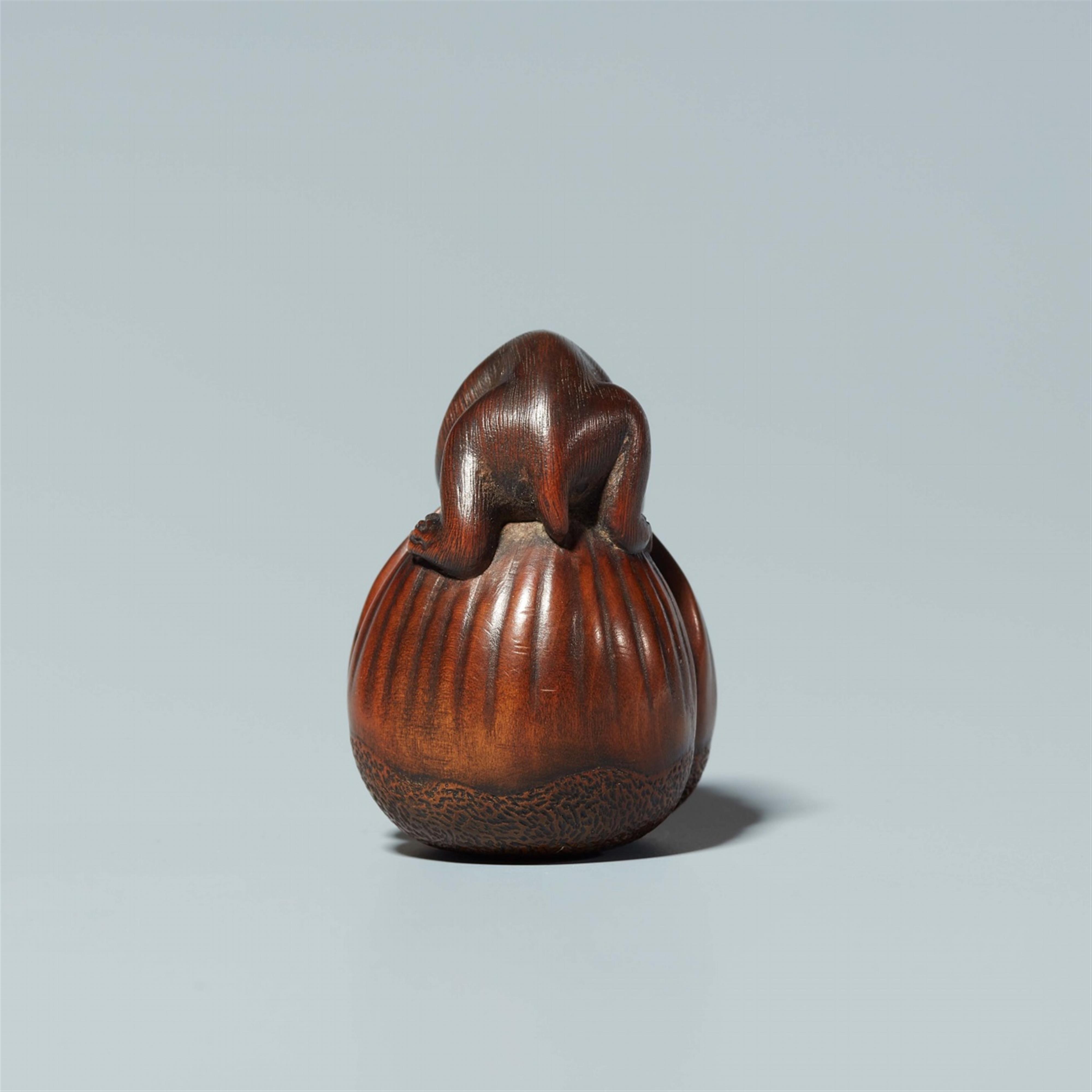A boxwood and ivory netsuke of a monkey with a worm. Mid-19th century - image-4