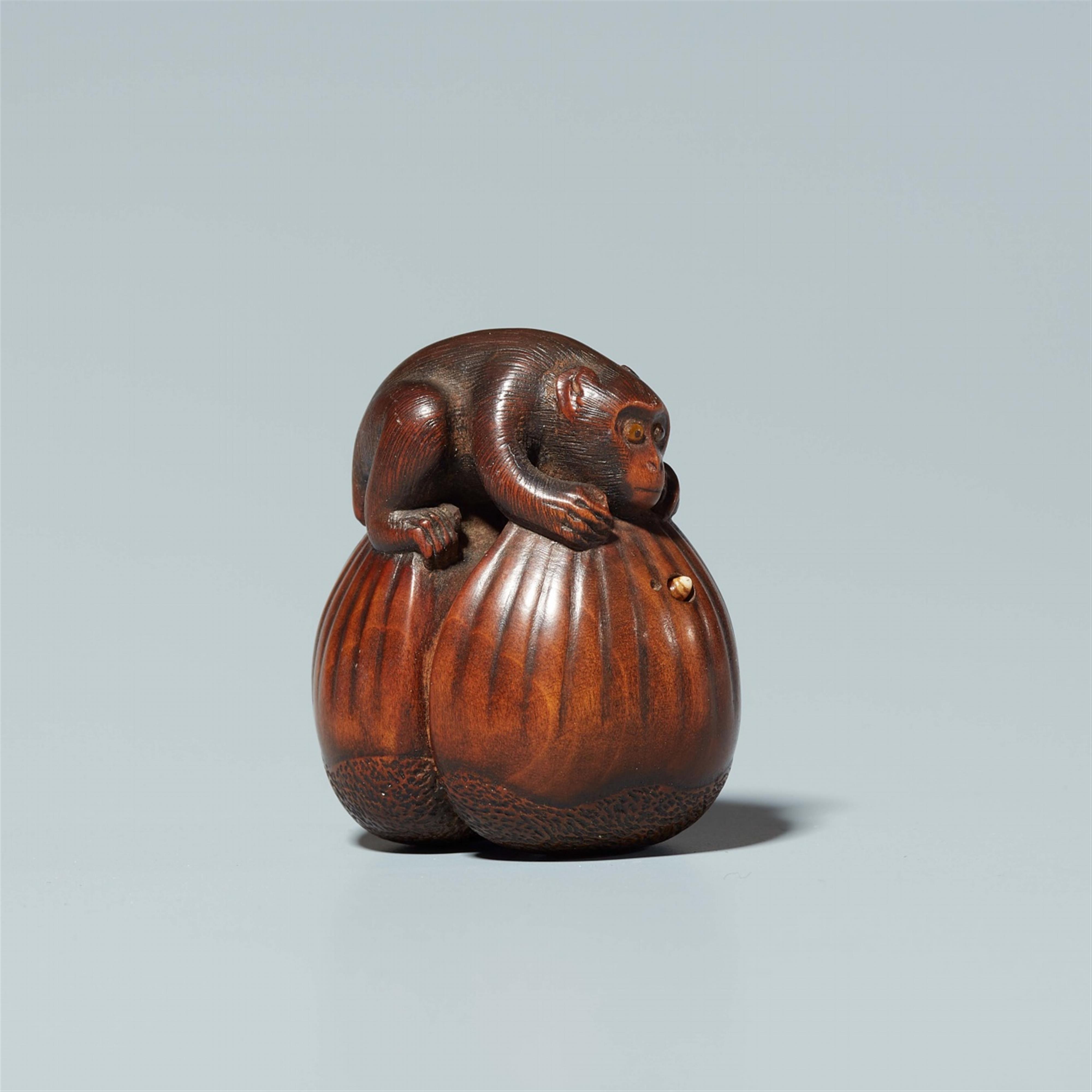 A boxwood and ivory netsuke of a monkey with a worm. Mid-19th century - image-1