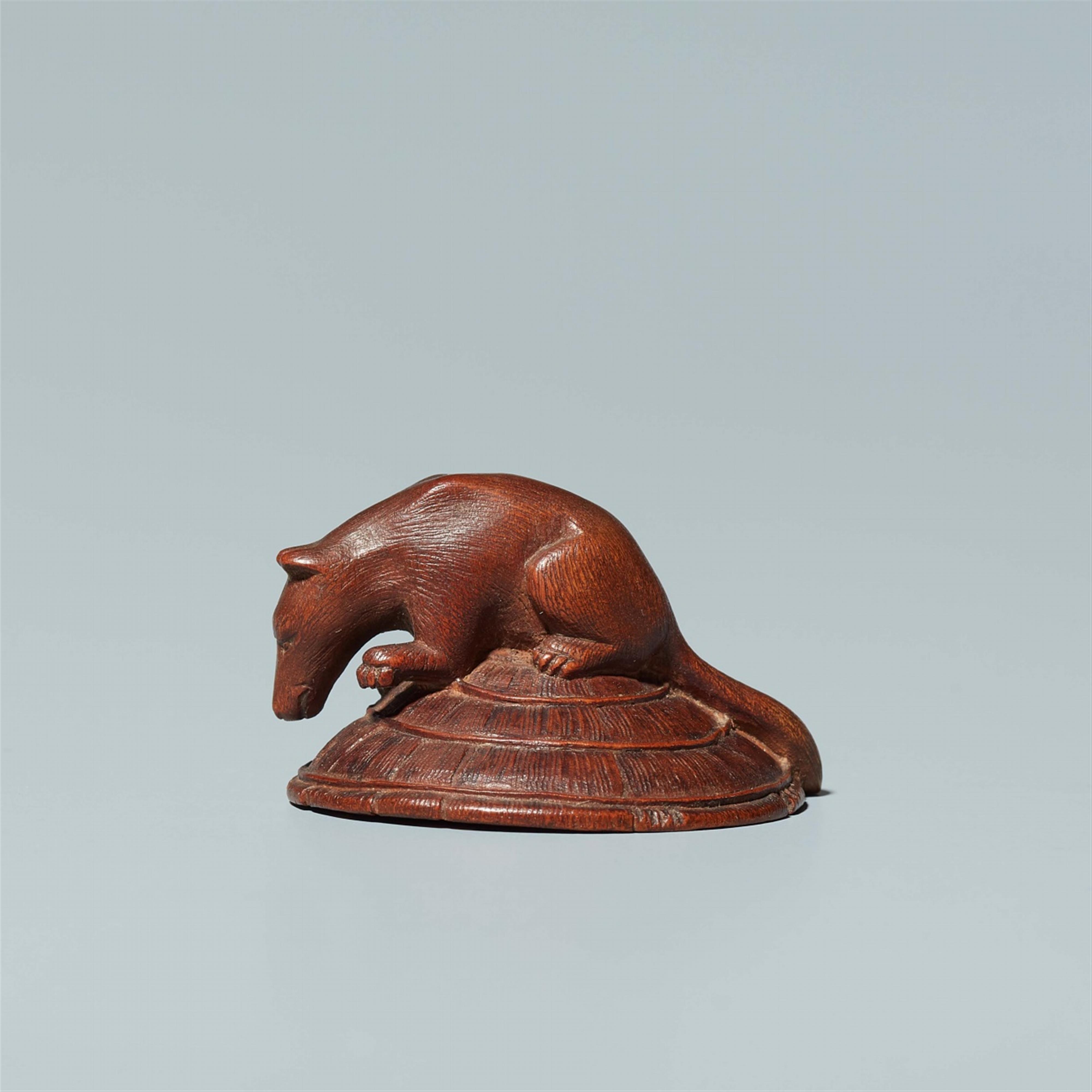 A boxwood netsuke of a badger on a straw hat. Mid-19th century - image-2