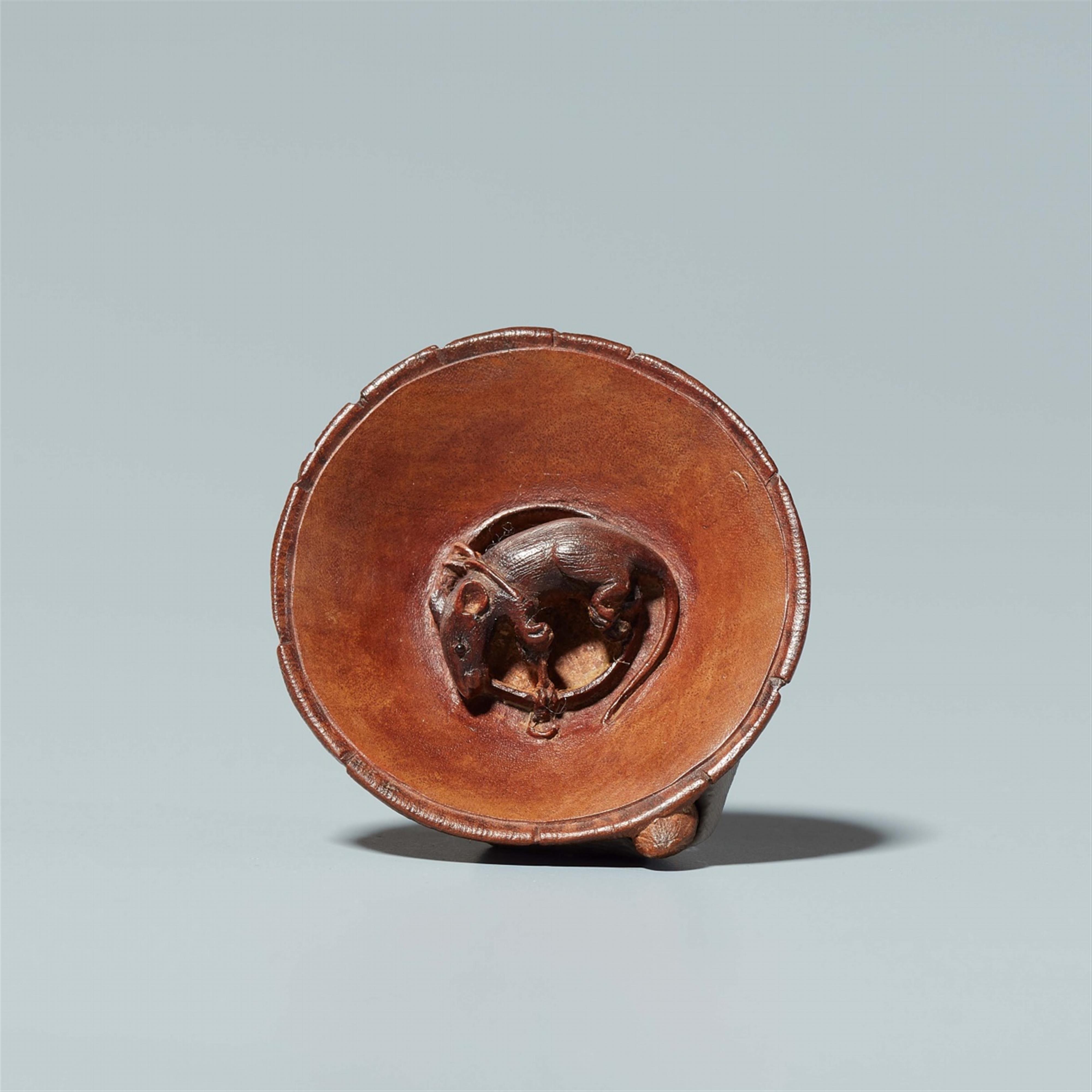 A boxwood netsuke of a badger on a straw hat. Mid-19th century - image-5