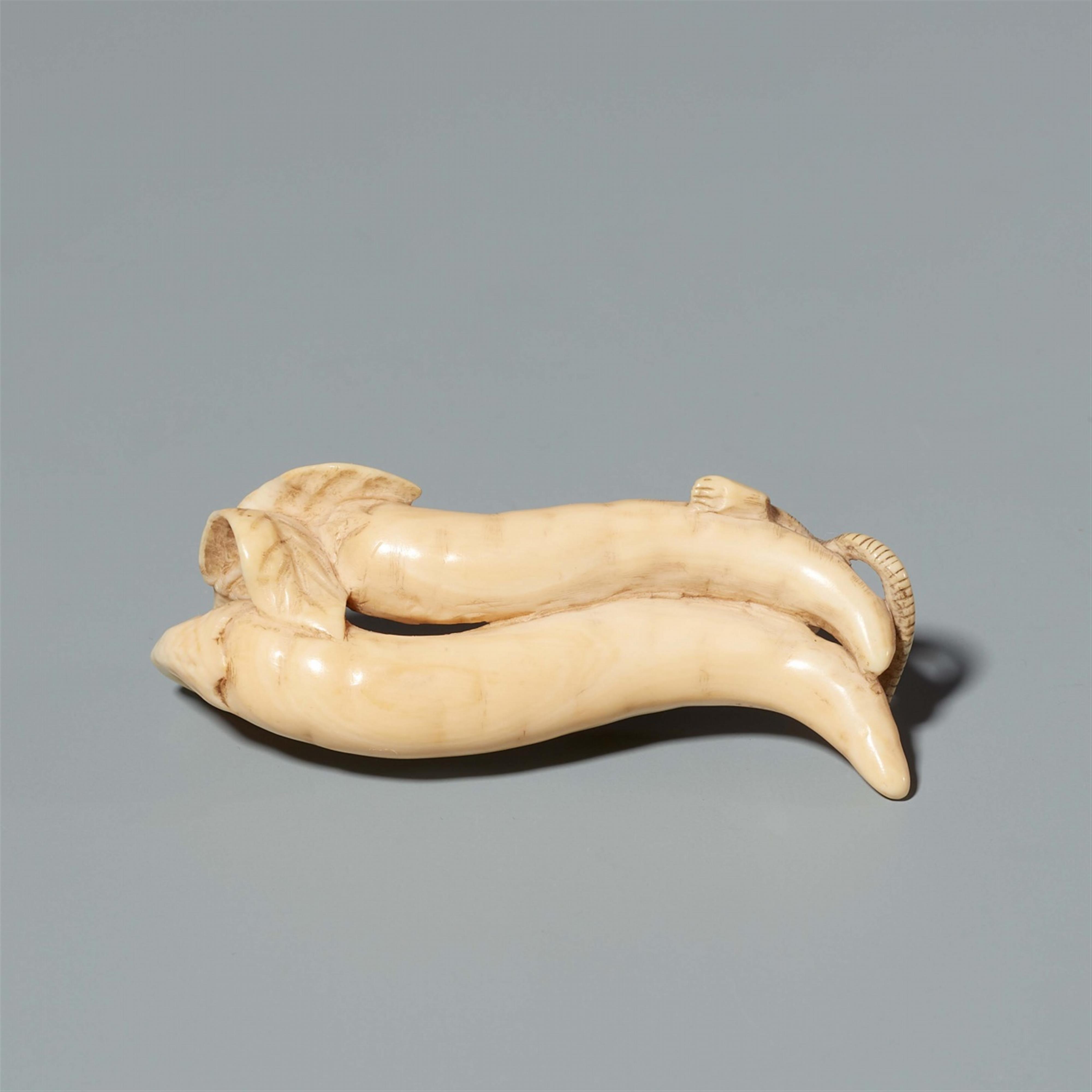 An ivory netsuke of a rat on beans. Last third 19th century - image-5