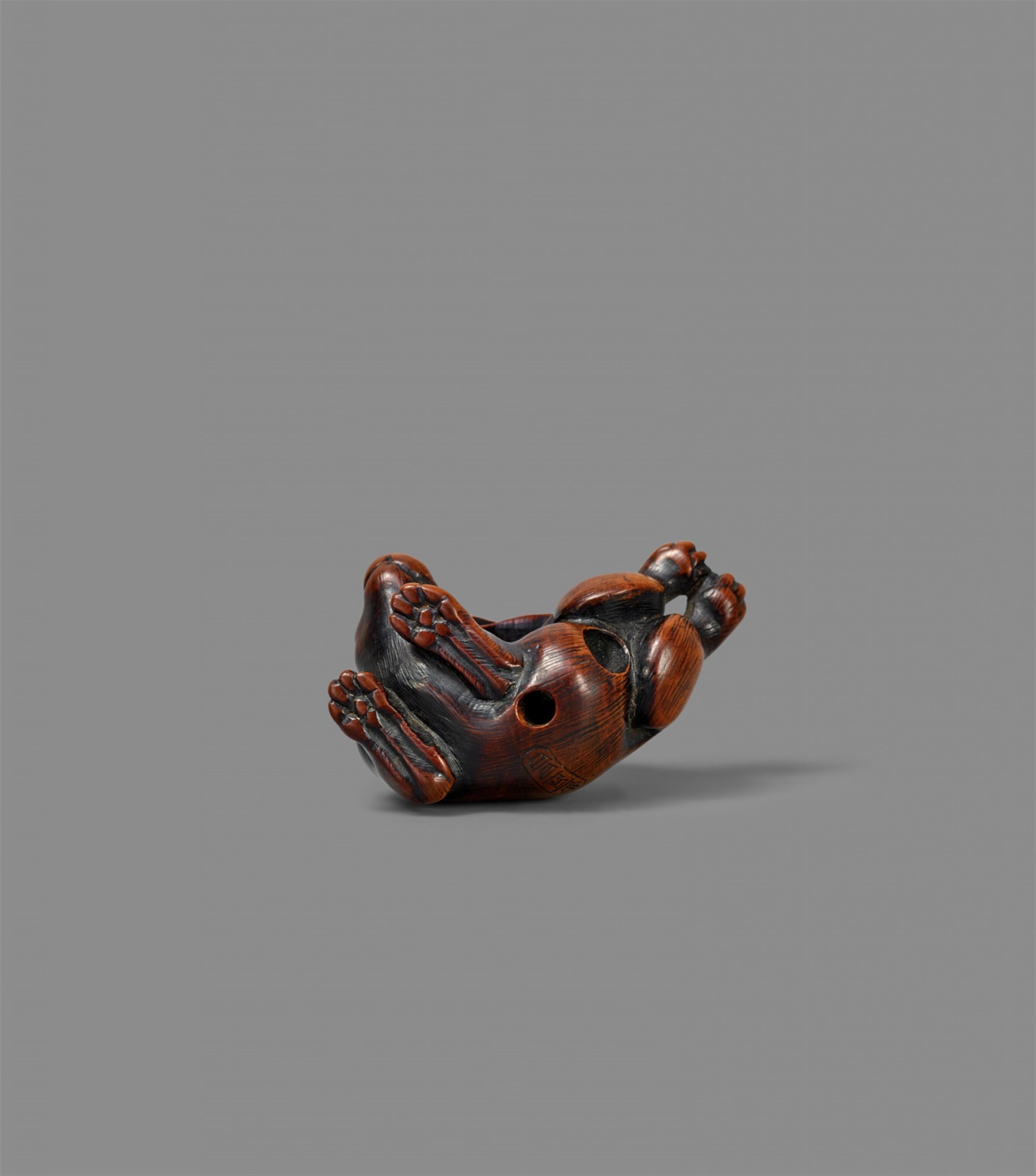 A  boxwood netsuke of a leaping hare. 19th century - image-3