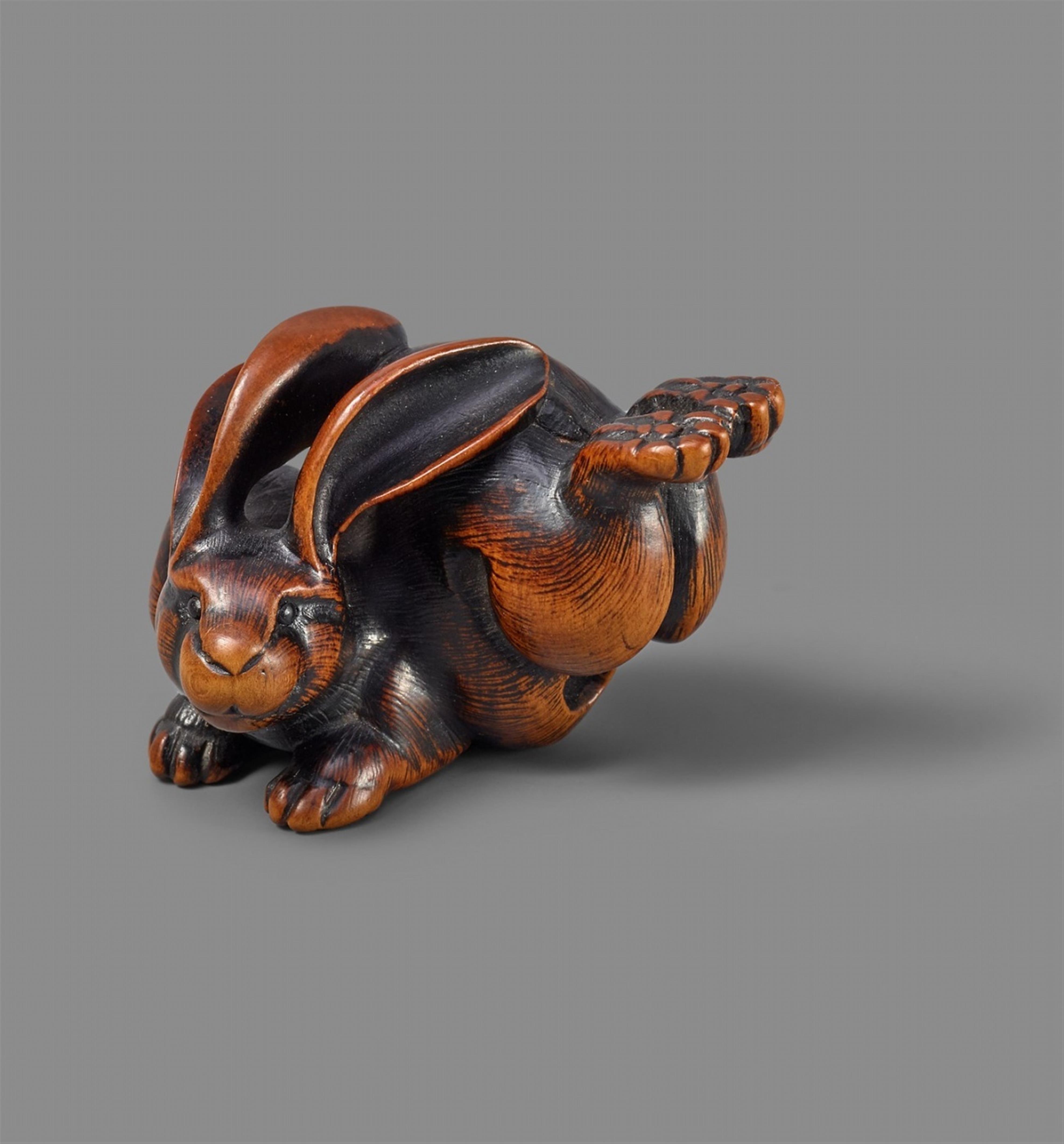 A  boxwood netsuke of a leaping hare. 19th century - image-1
