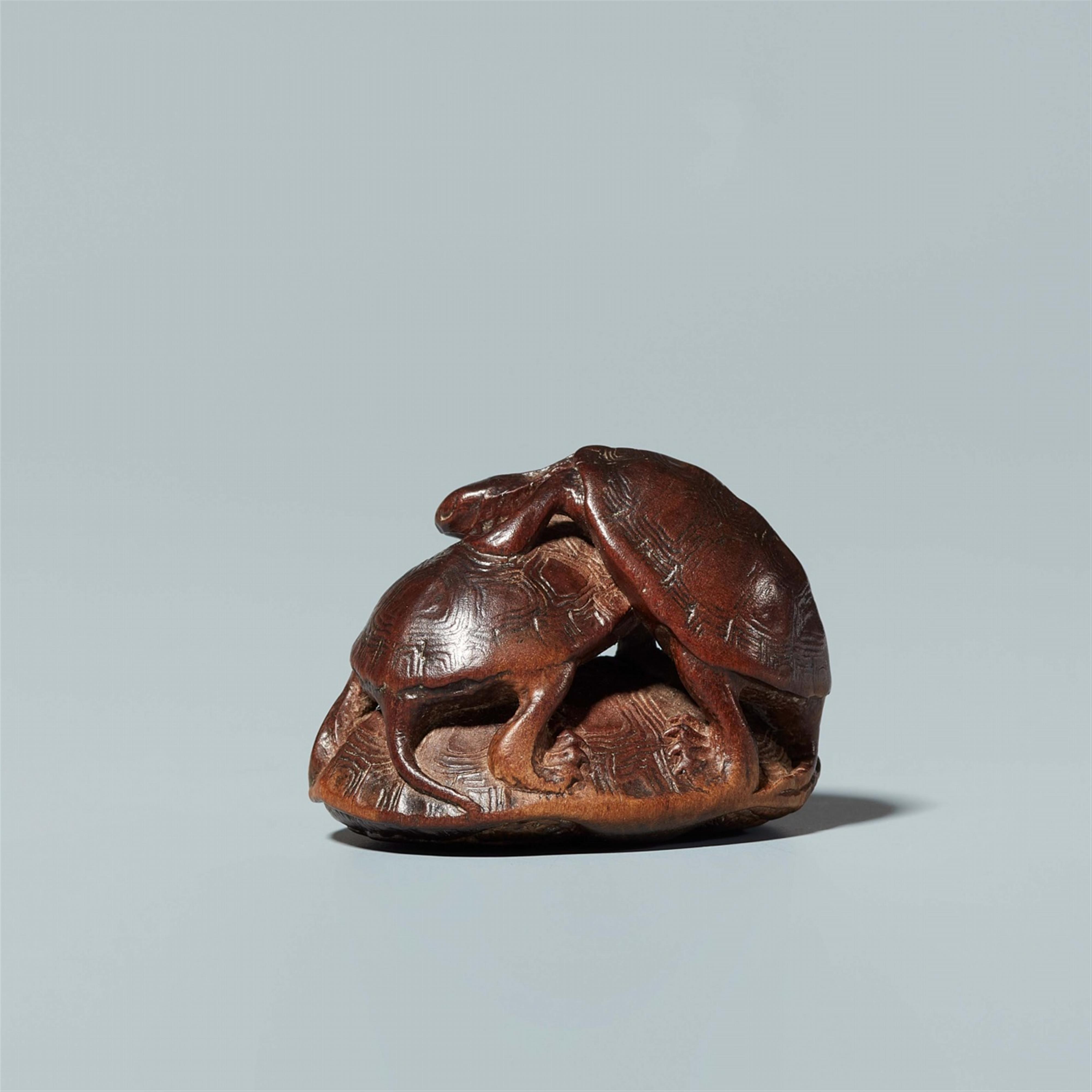 A boxwood netsuke of a turtle group, by Kômin. Mid-19th century - image-2