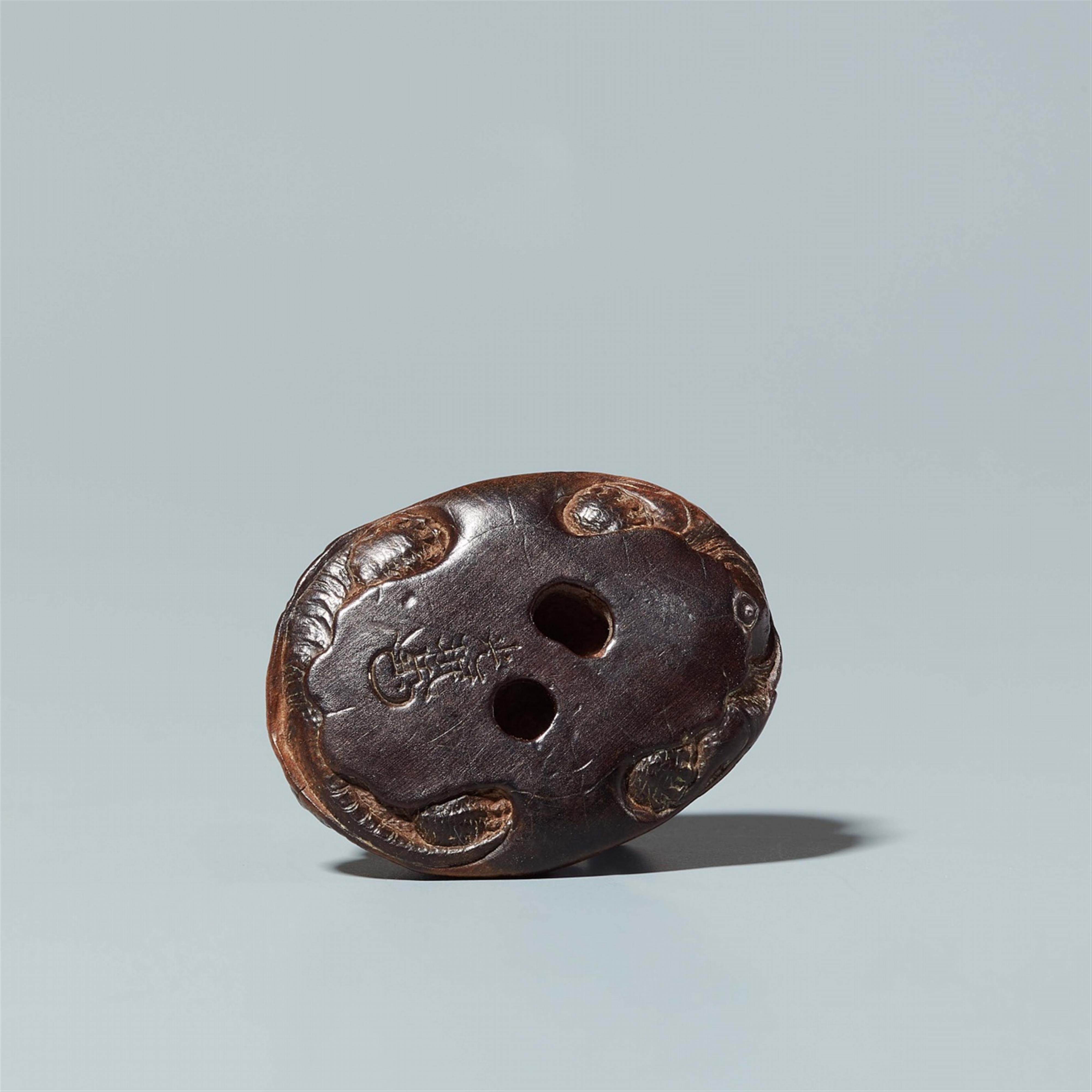 A boxwood netsuke of a turtle group, by Kômin. Mid-19th century - image-5