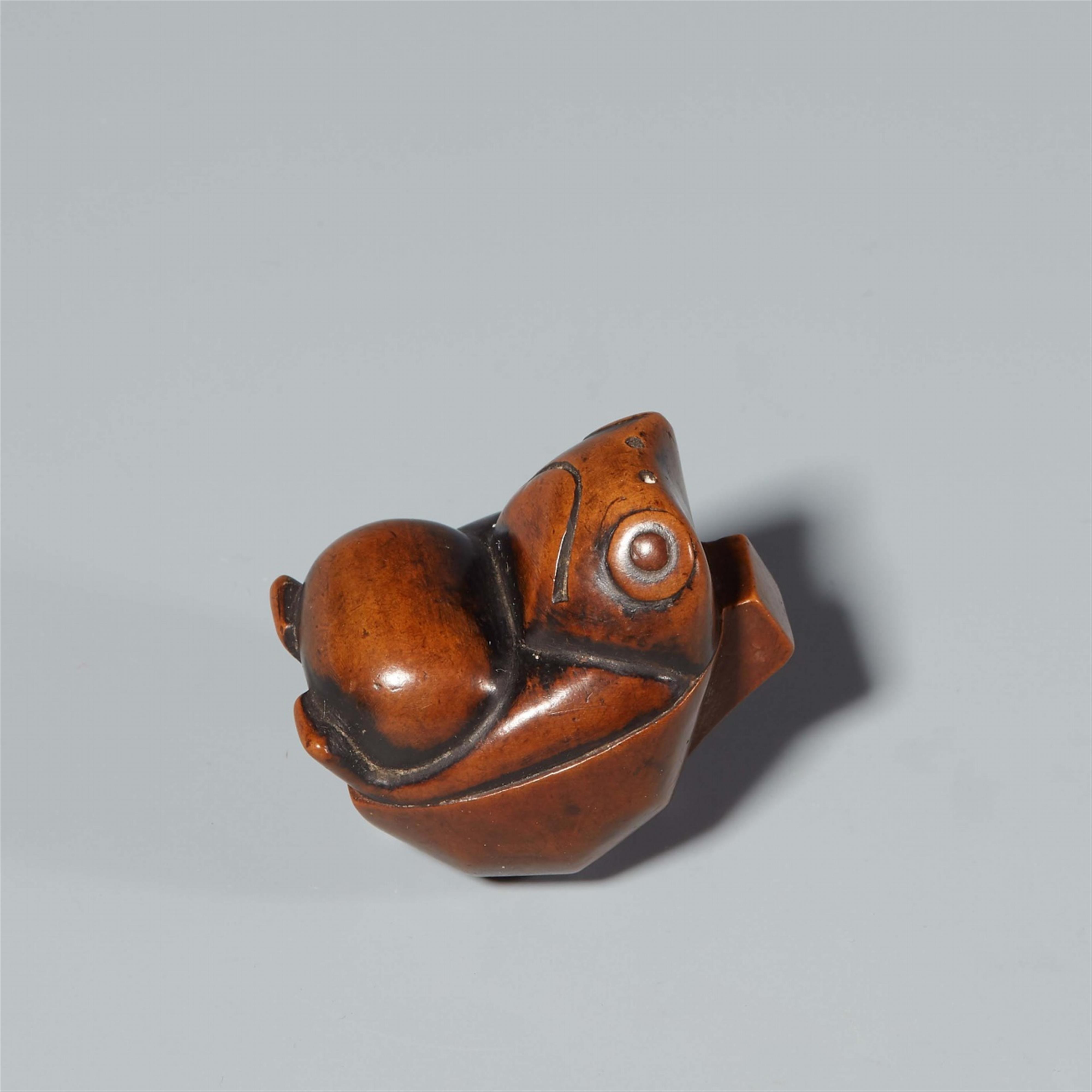 A wood netsuke of a frog. Second half 19th century - image-6