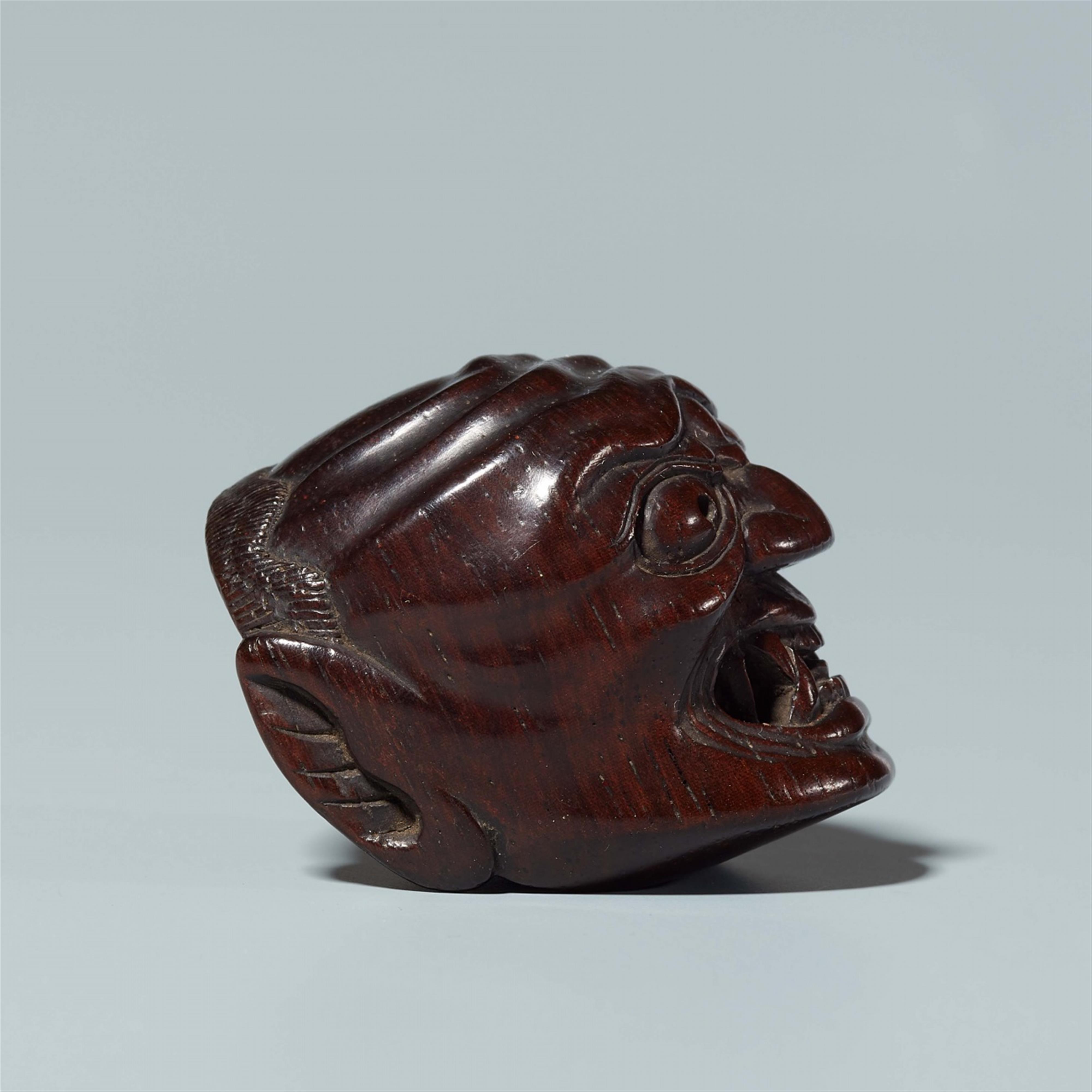 A gigaku-type wood mask netsuke. 19th century - image-2
