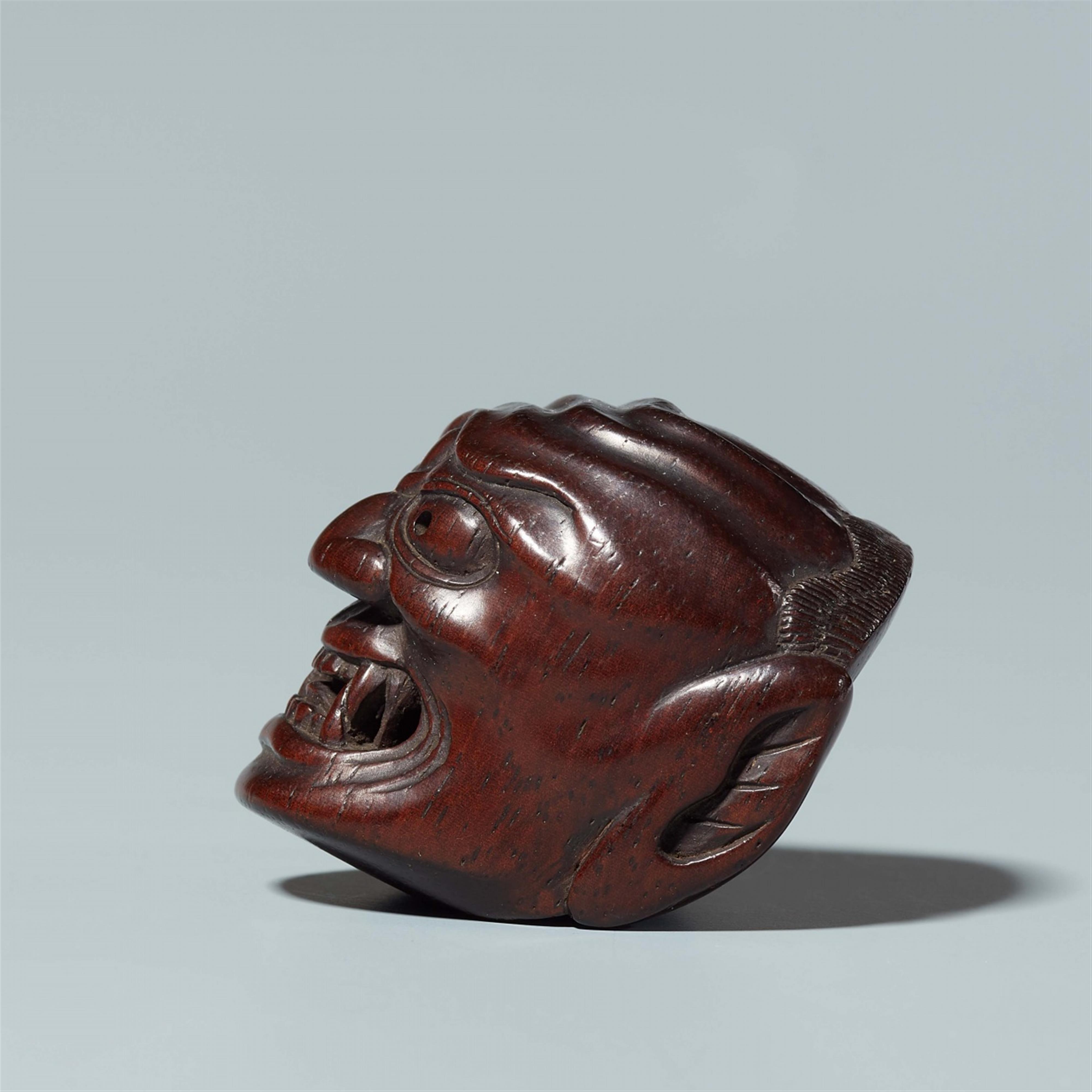 A gigaku-type wood mask netsuke. 19th century - image-3