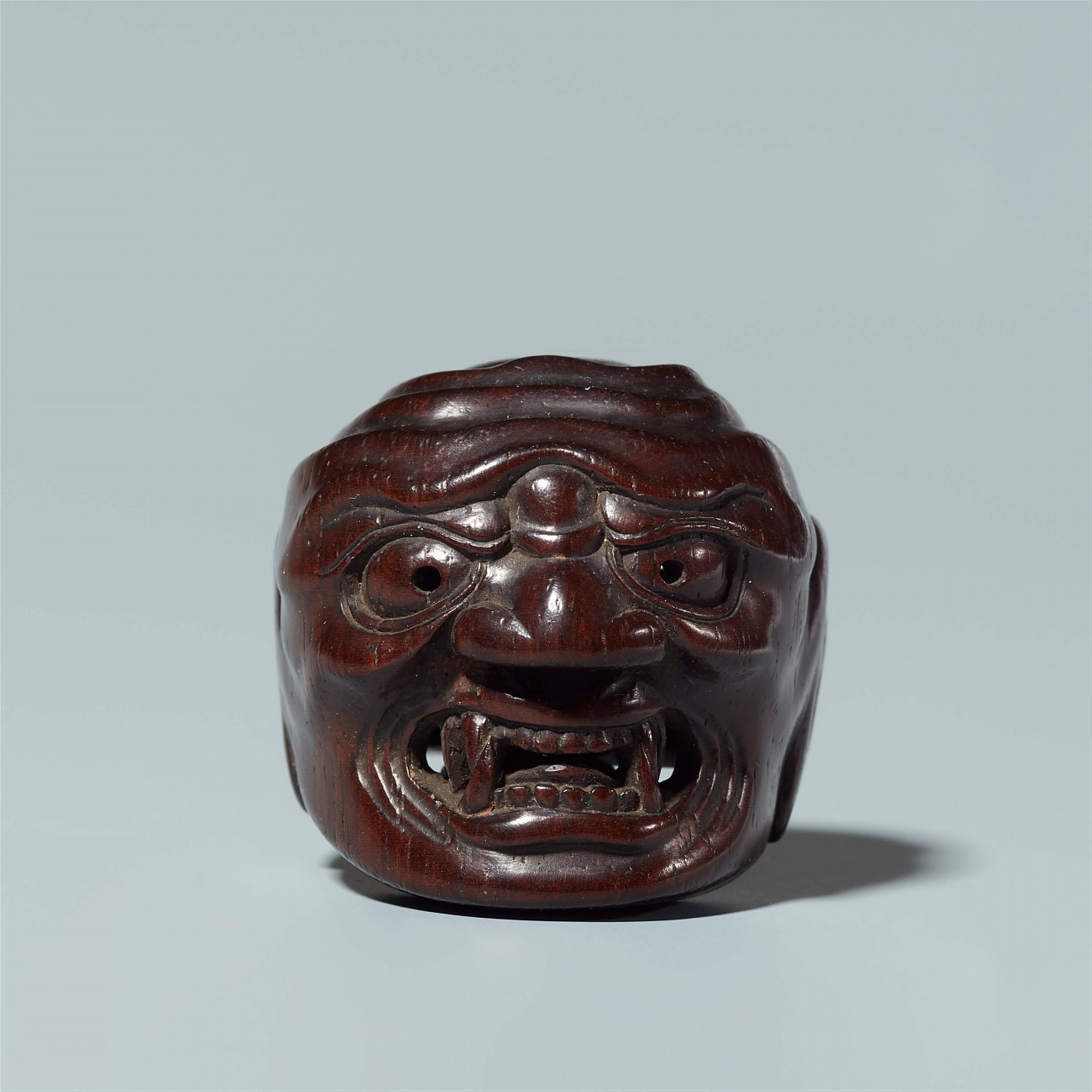 A gigaku-type wood mask netsuke. 19th century - image-1