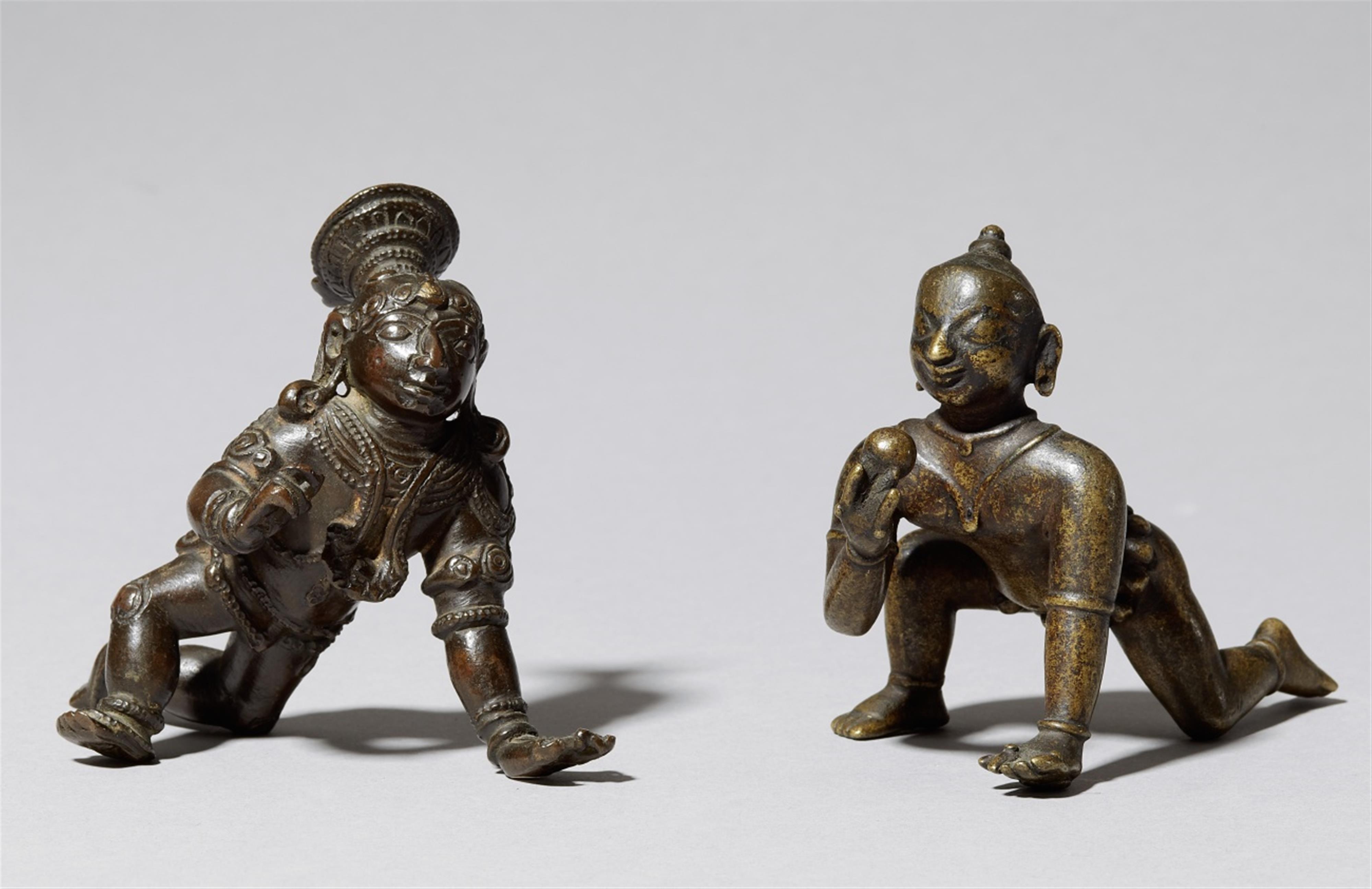 Two Indian copper alloy figures of a crawling Bala Krishna. 19th century - image-1