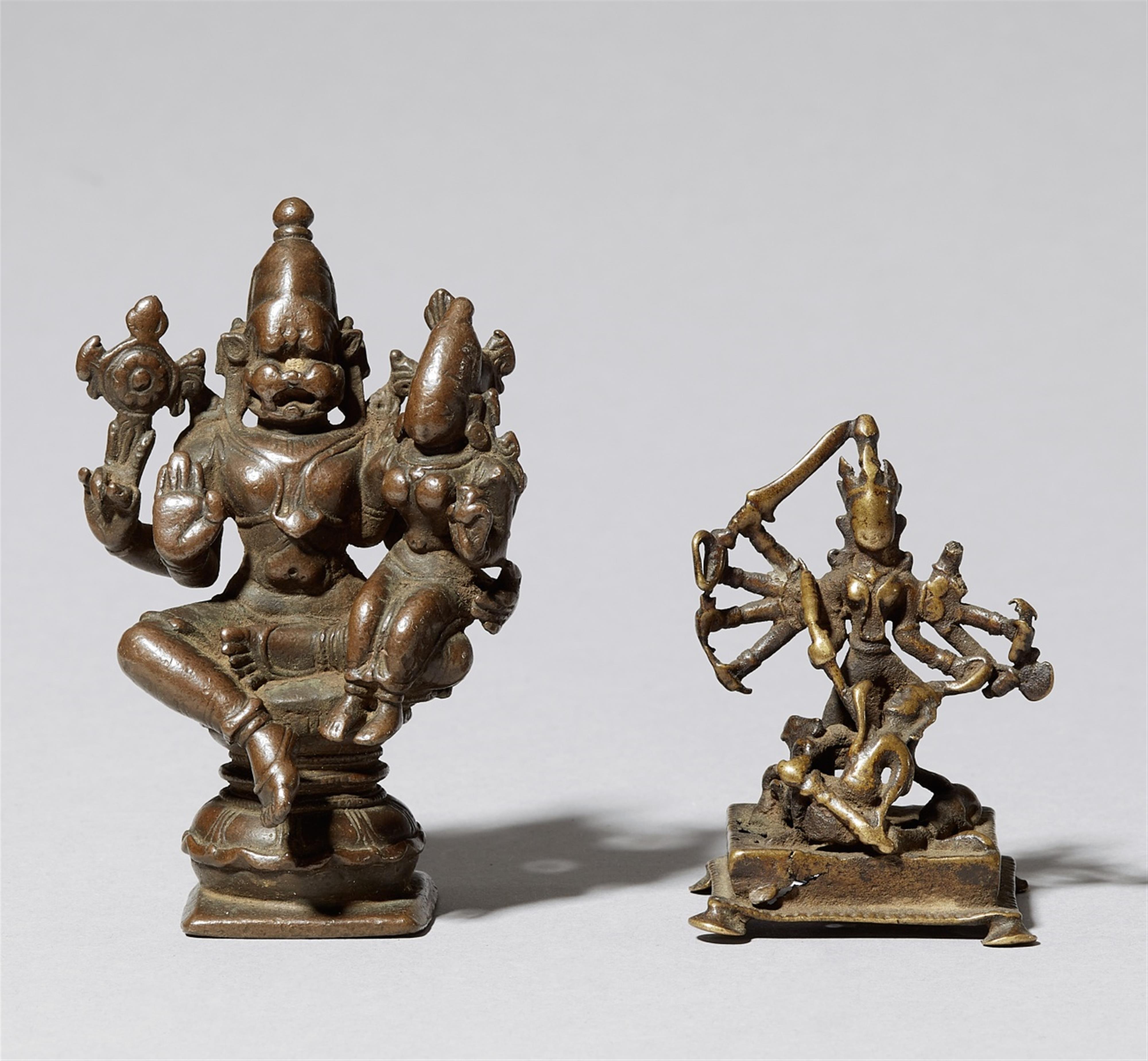 Zwei kleine Figuren. Kupferlegierung. Zentralindien. 17./19. Jh. - image-1