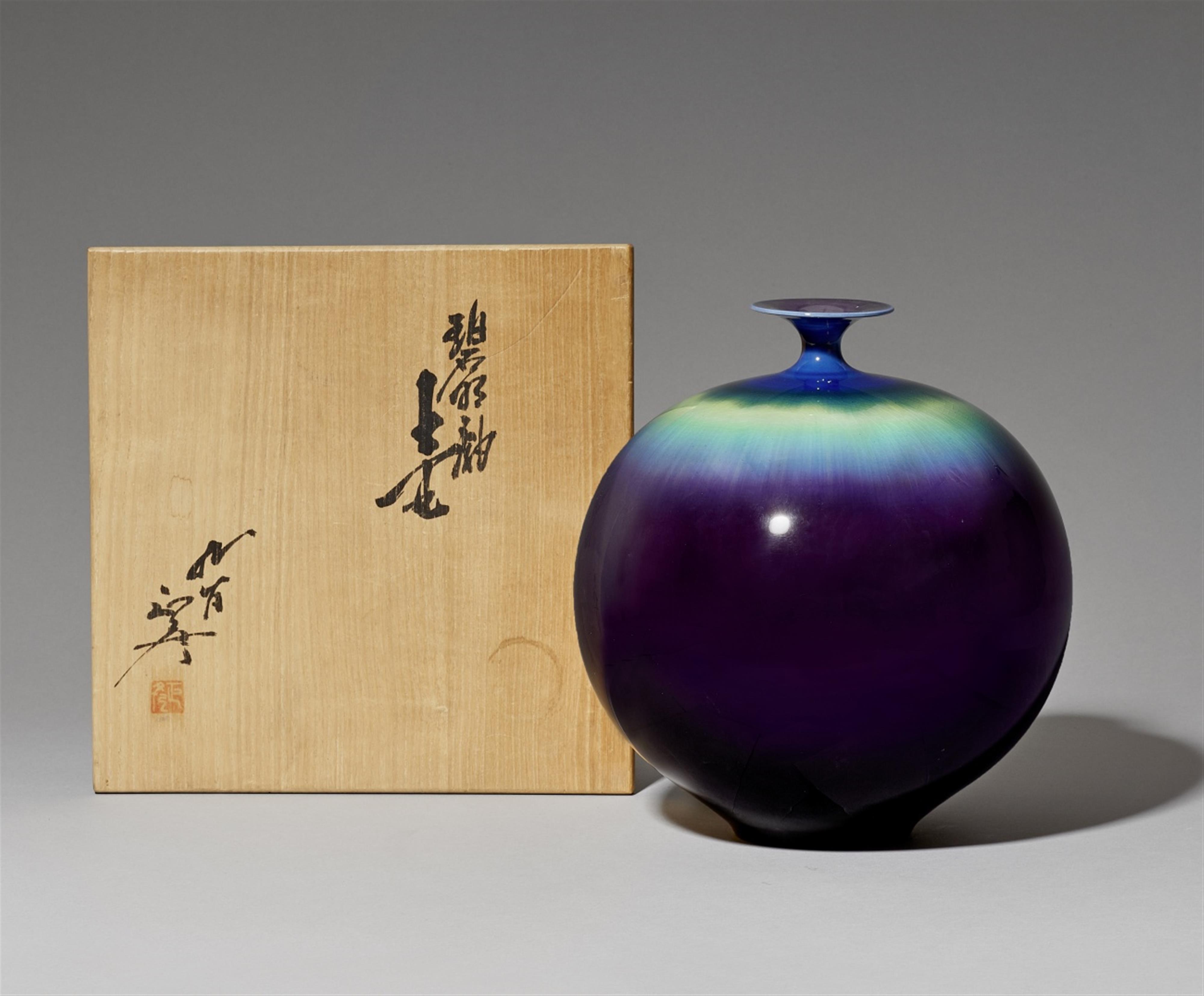 A large globular Kutani vase, by Tokuda Masahiko (1933-2009). Komatsu City, Ishikawa prefecture. Before 1985 - image-1