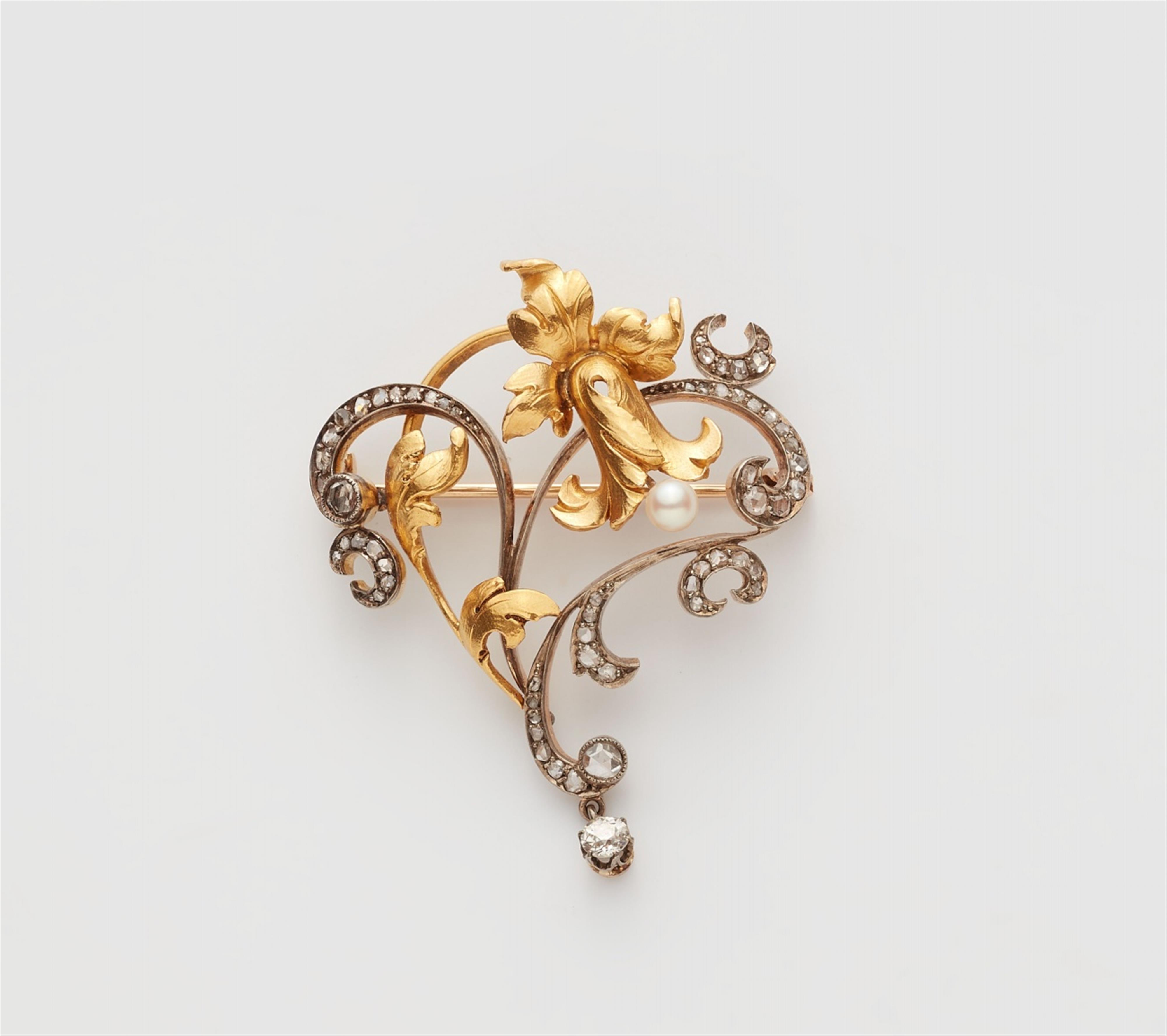 An Art Nouveau 18k gold diamond brooch - image-1