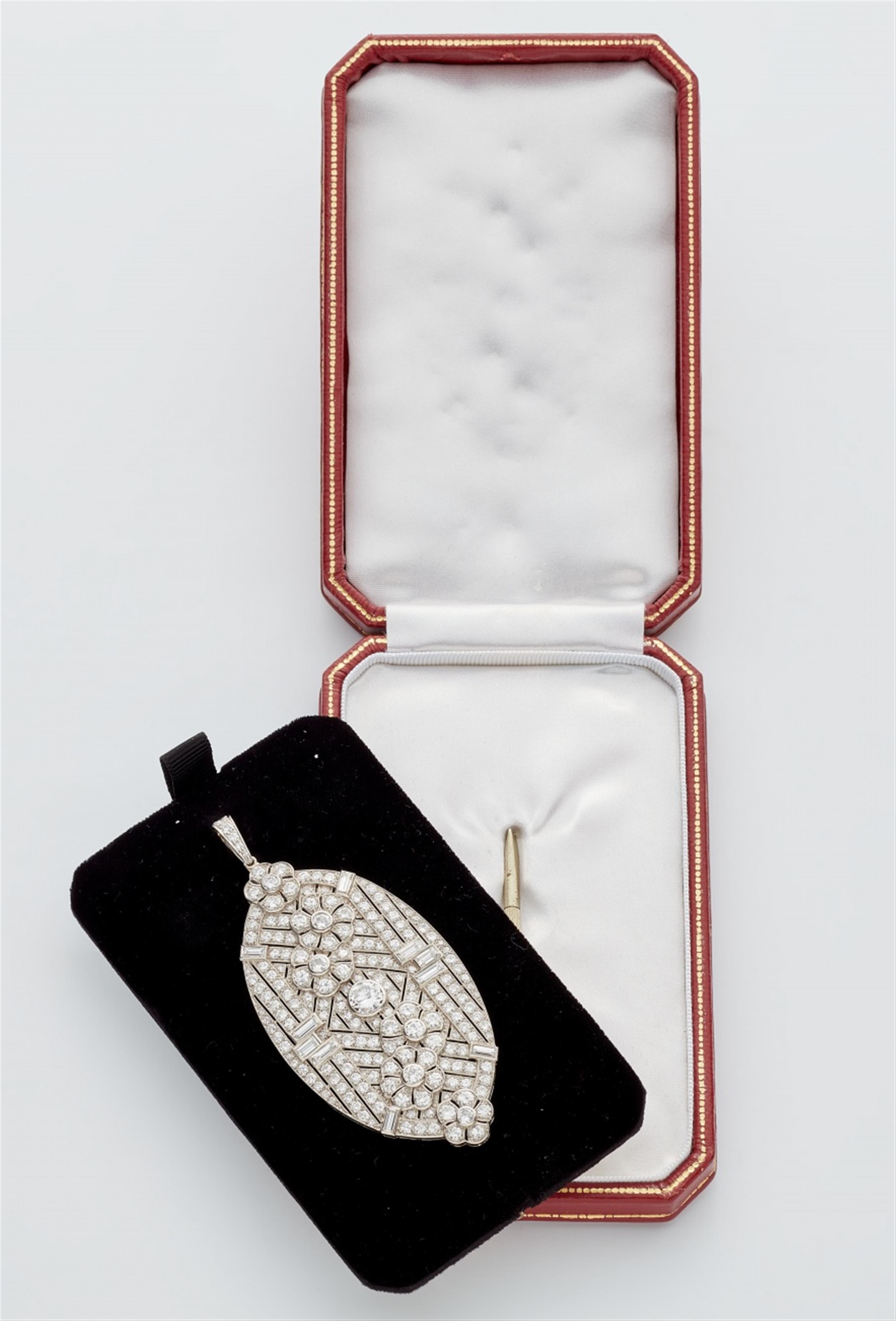 An Art Deco diamond pendant brooch - image-4