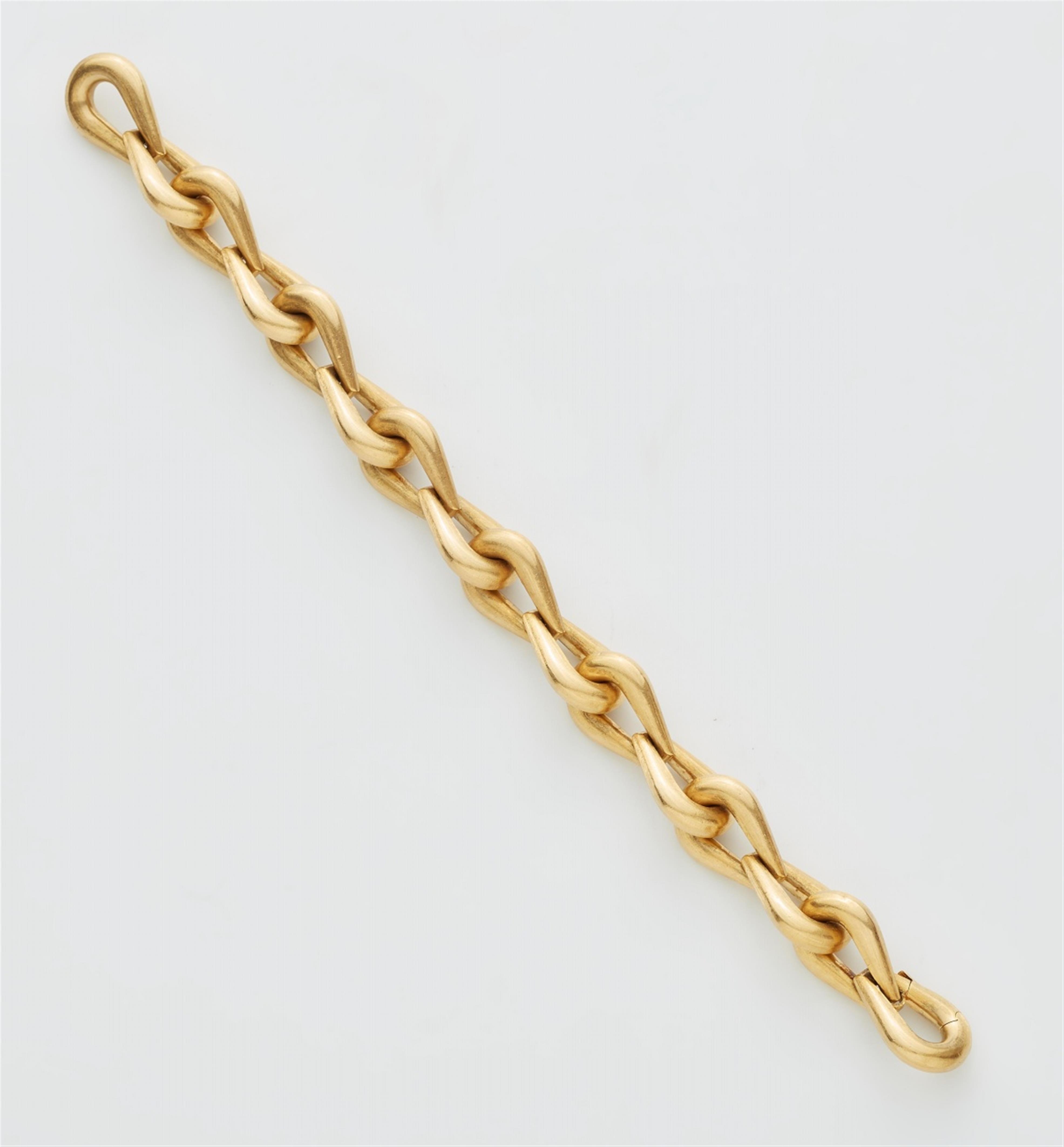 An 18k gold bracelet - image-1