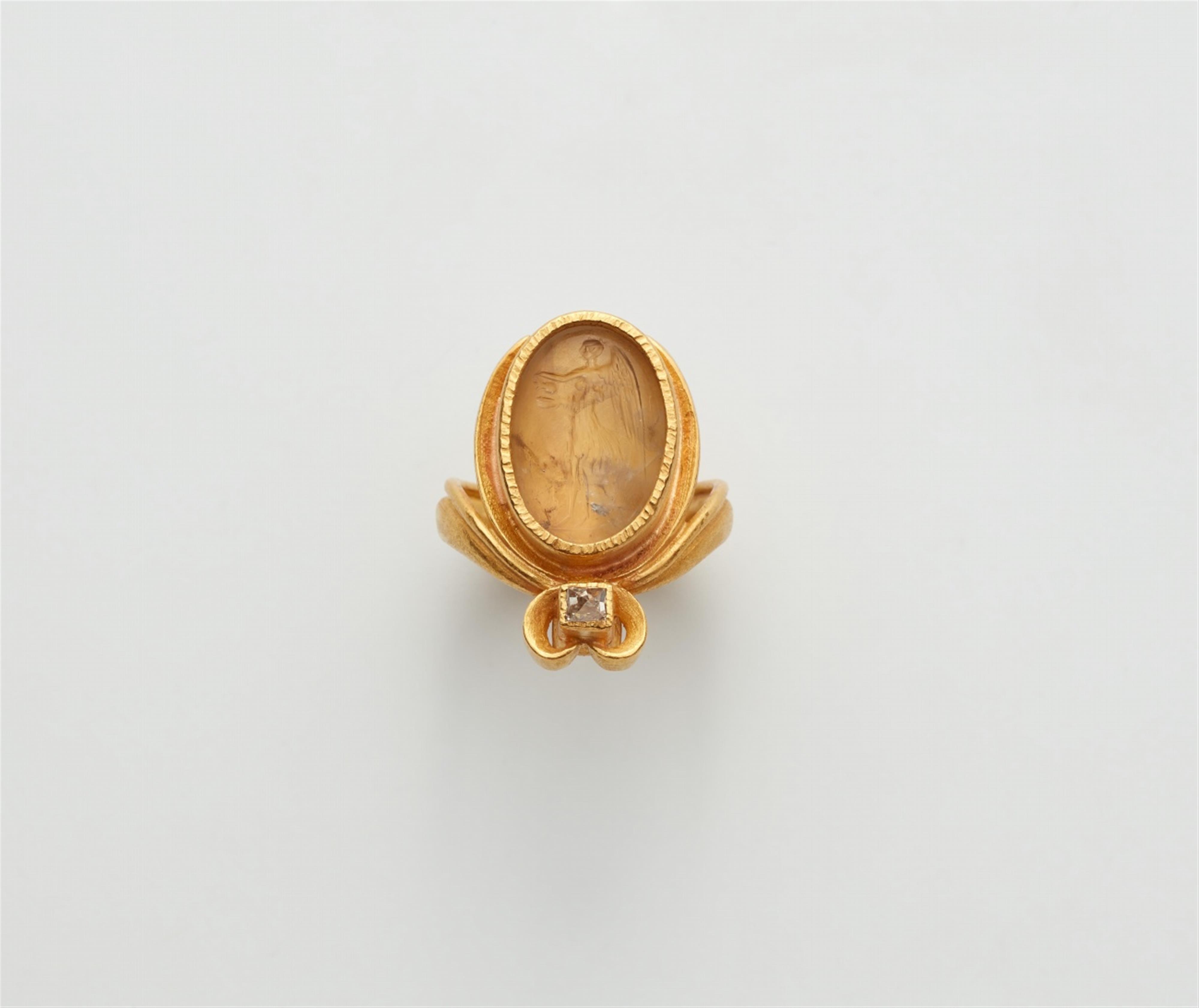 A 22k ring with a Roman intaglio - image-1