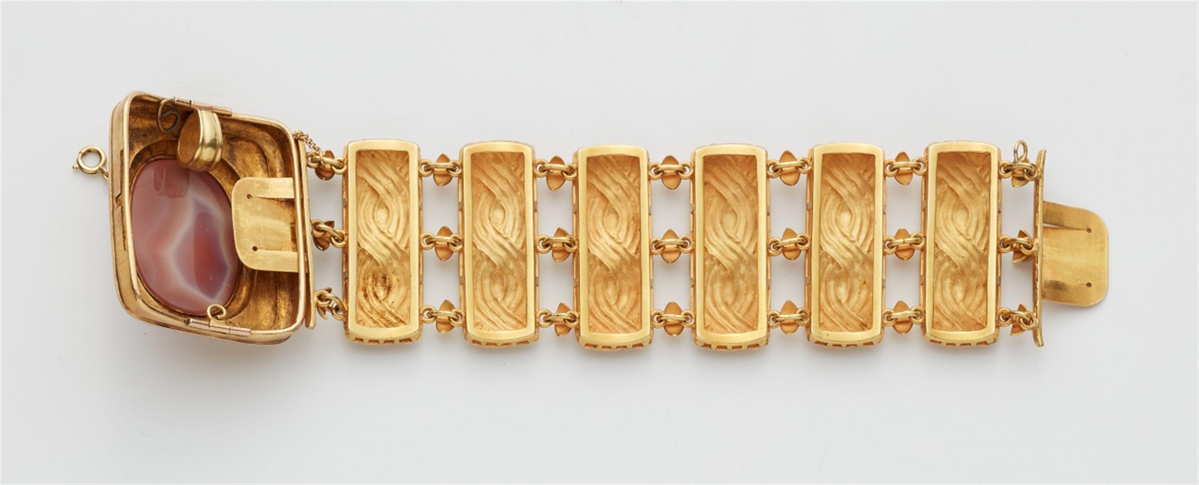 An 18k gold and sardonyx cameo bracelet - image-3