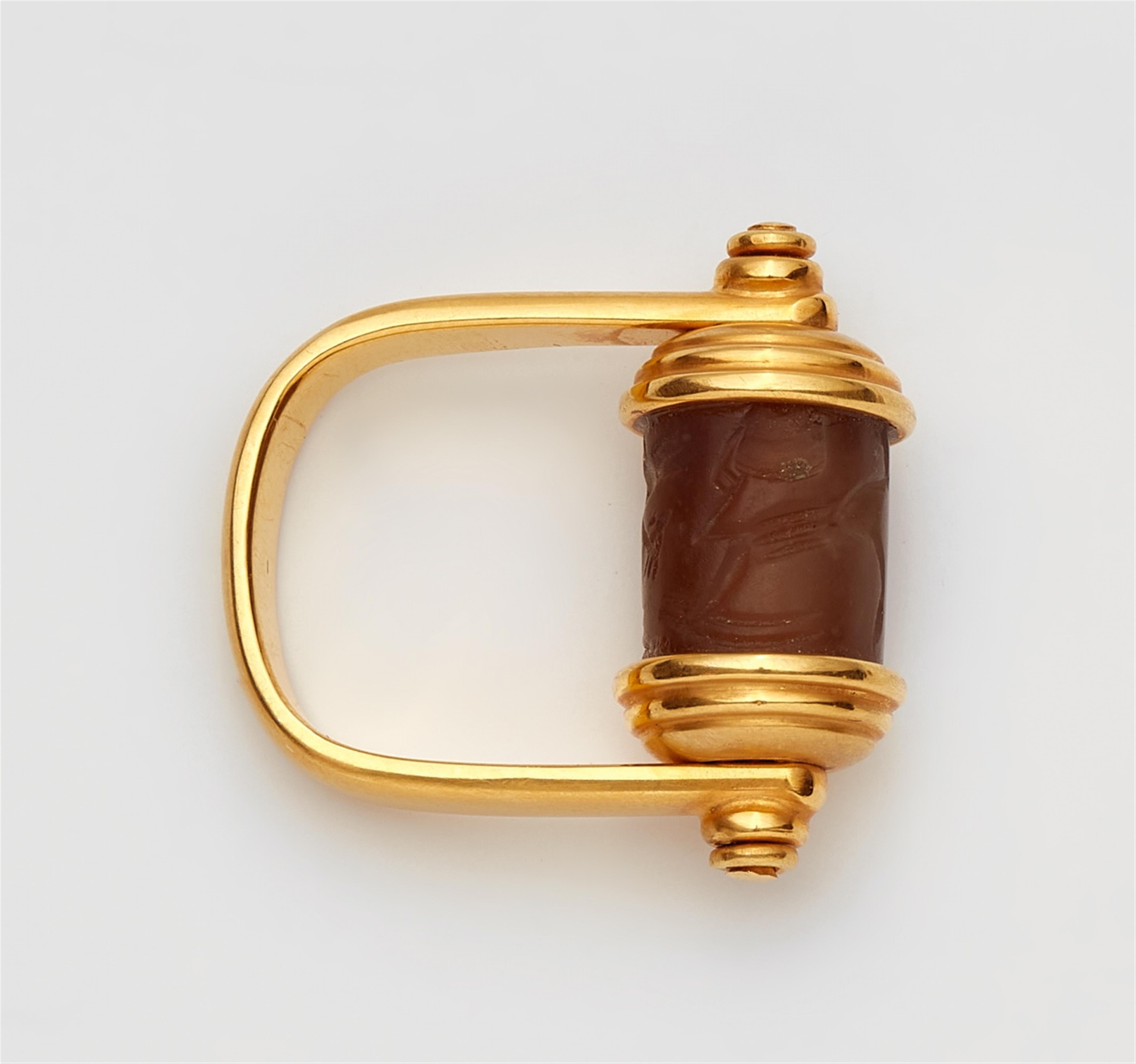An 18k gold ring with an ancient Egyptian cylinder seal - image-2