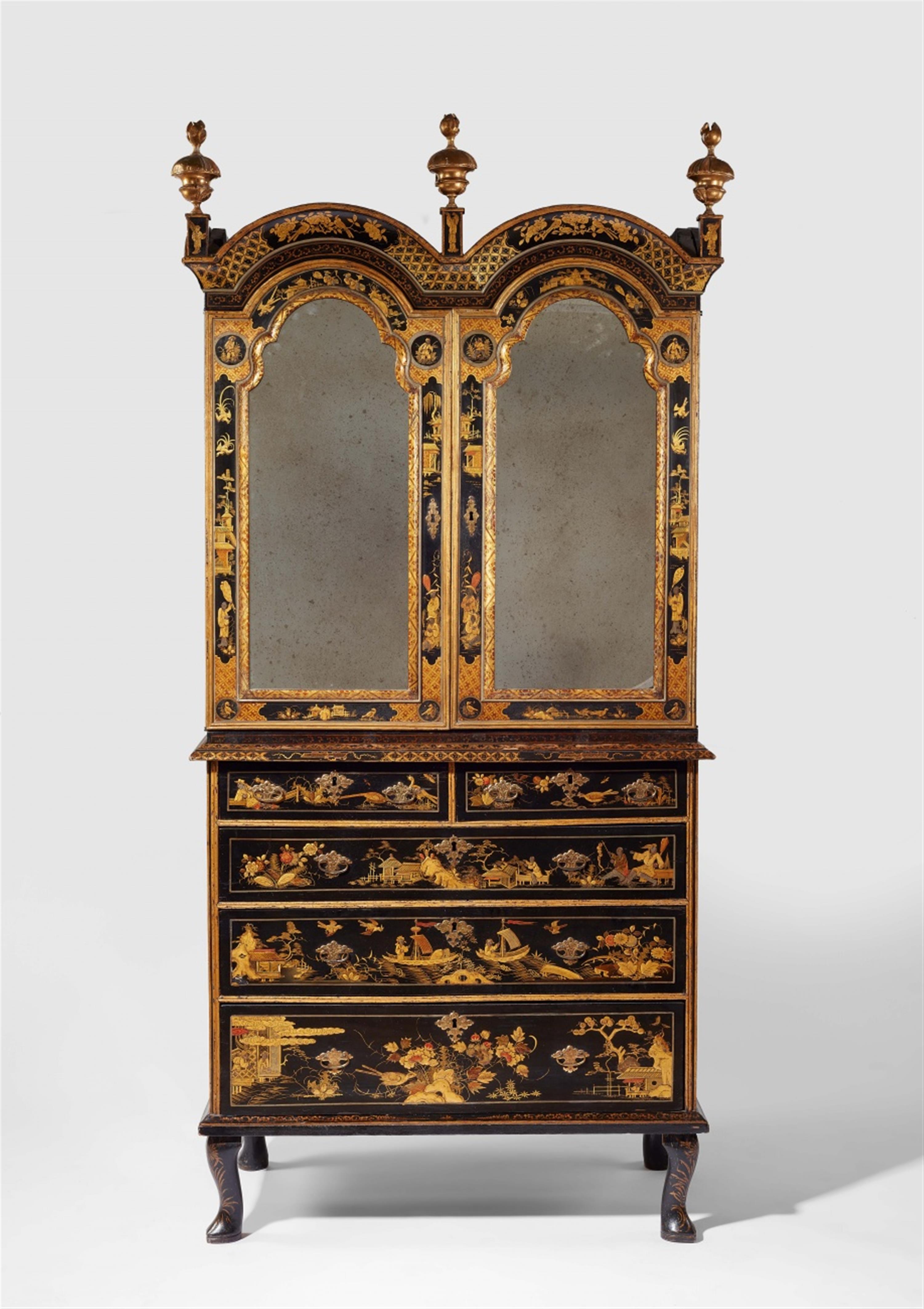An important English lacquered cabinet - image-1
