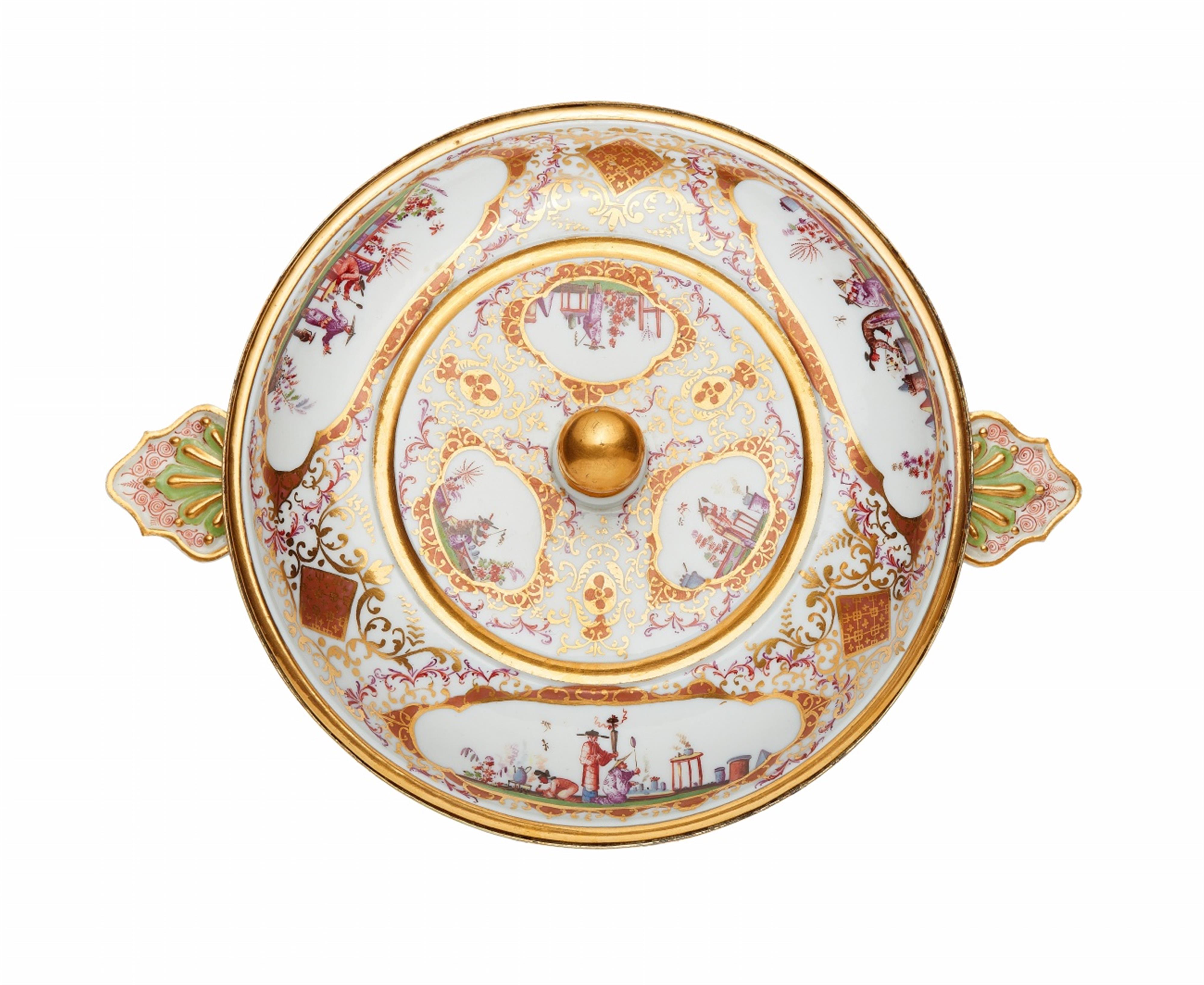 A Meissen porcelain ecuelle with Hoeroldt Chinoiseries - image-3