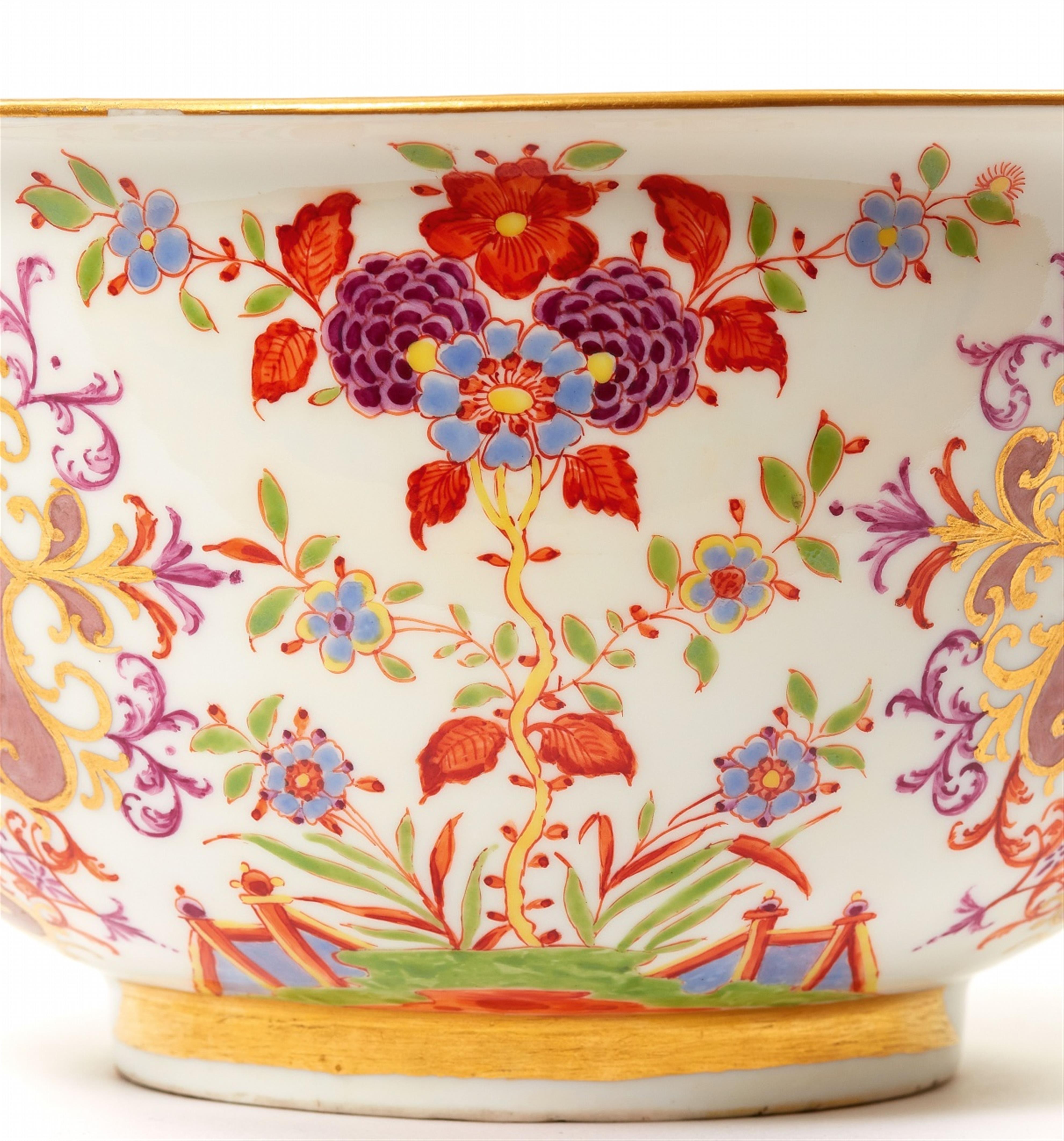 A Meissen porcelain slop bowl with Hoeroldt Chinoiseries - image-5